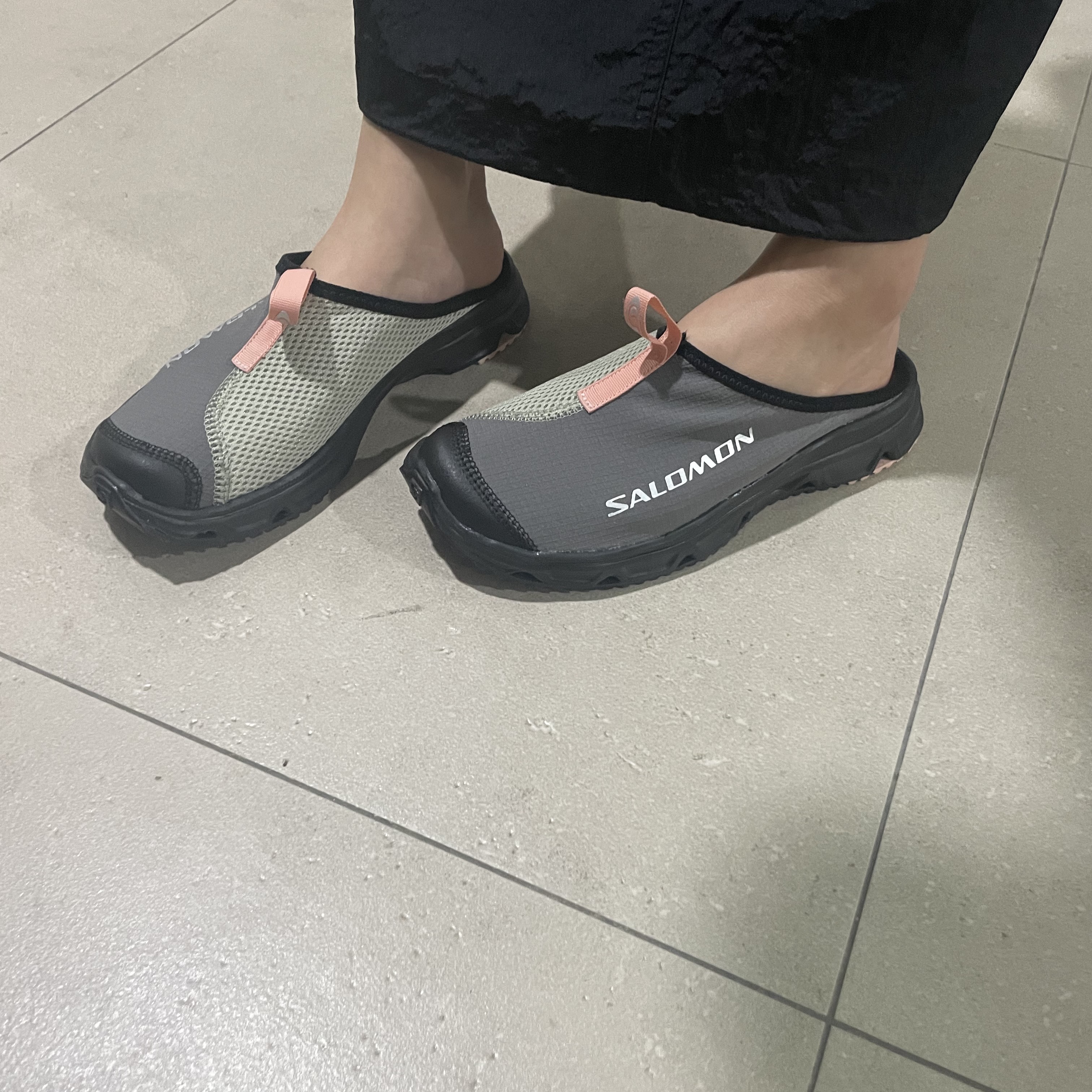 Salomon RX Slide 3.0 Pewter 착용 스타일