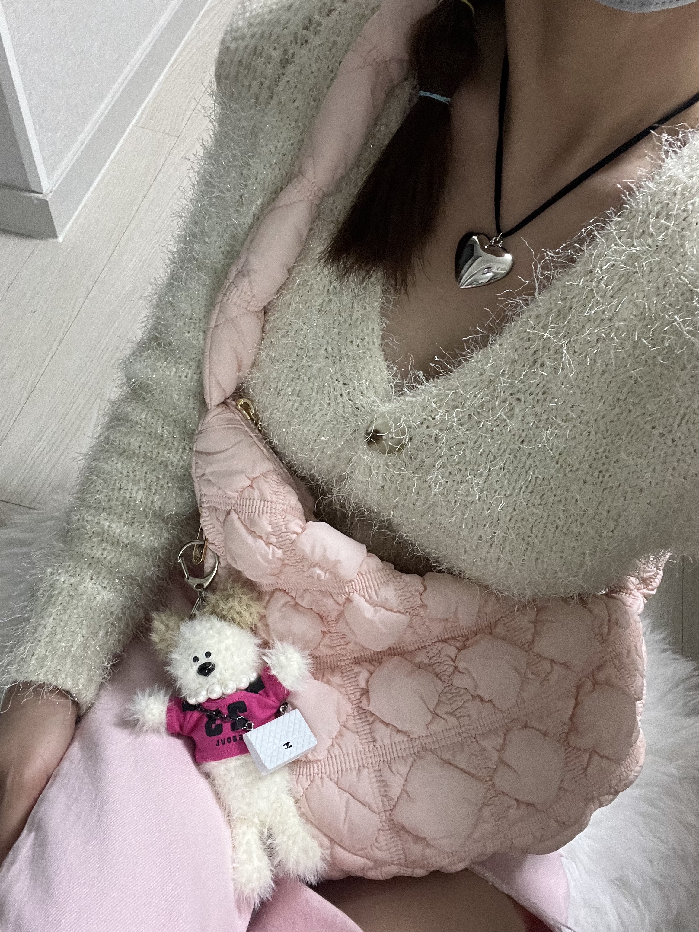 Margesherwood Wood Keyring with T-Shirt White Pink, Apple iPhone 13 Pro Max 1TB Sierra Blue (Korean Ver.) 착용 스타일 - 2
