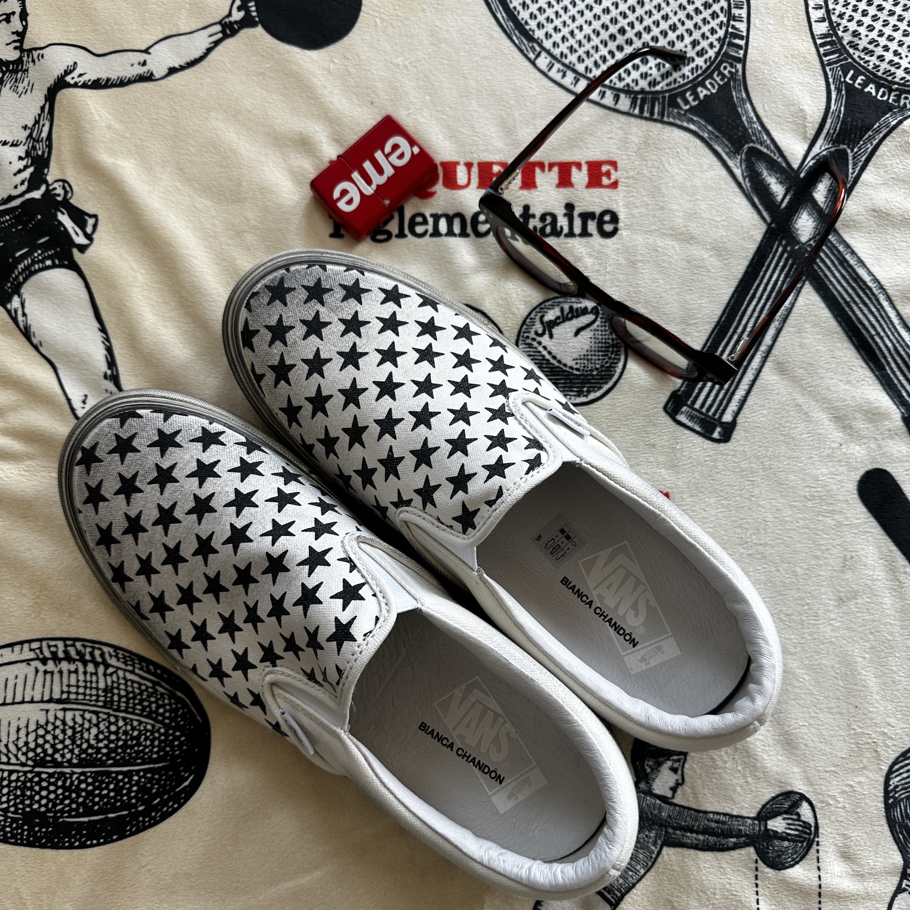 Vans Vault x Bianca Chandon Classic Slip-On LX Stressed Black White 착용 스타일 - 1