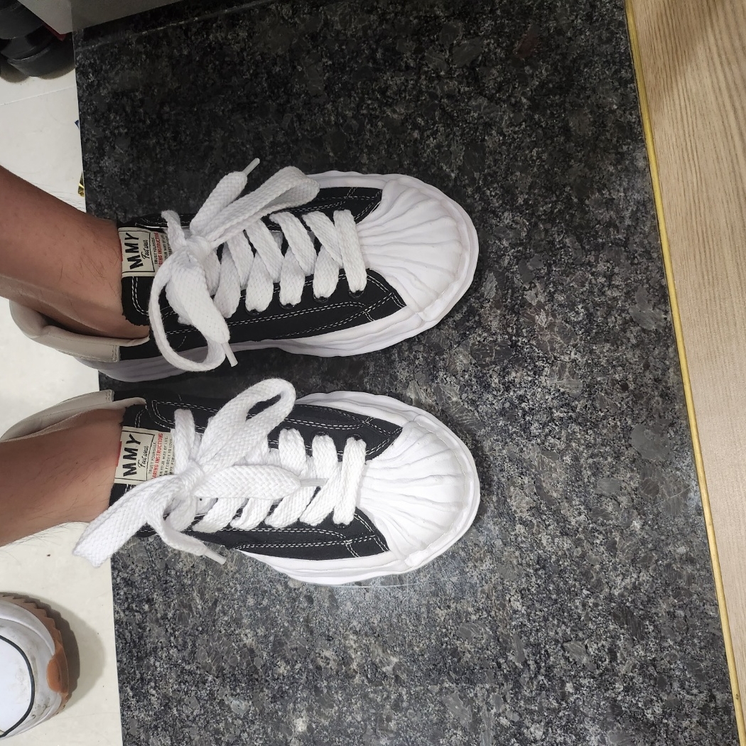 Maison Mihara Yasuhiro Blakey OG Sole Canvas Low-top Sneakers Black White 착용 스타일