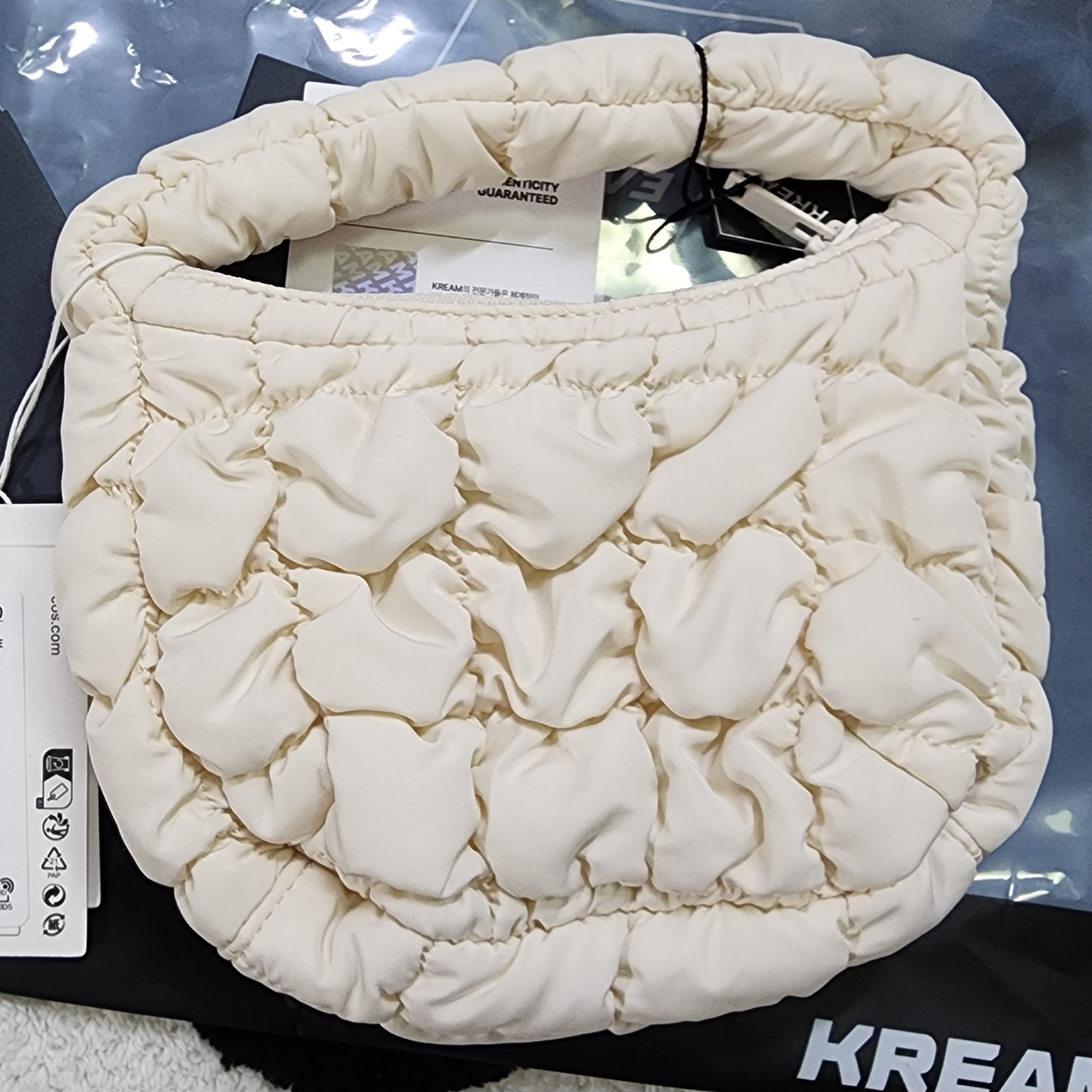 COS Quilted Micro Bag Off White 착용 스타일