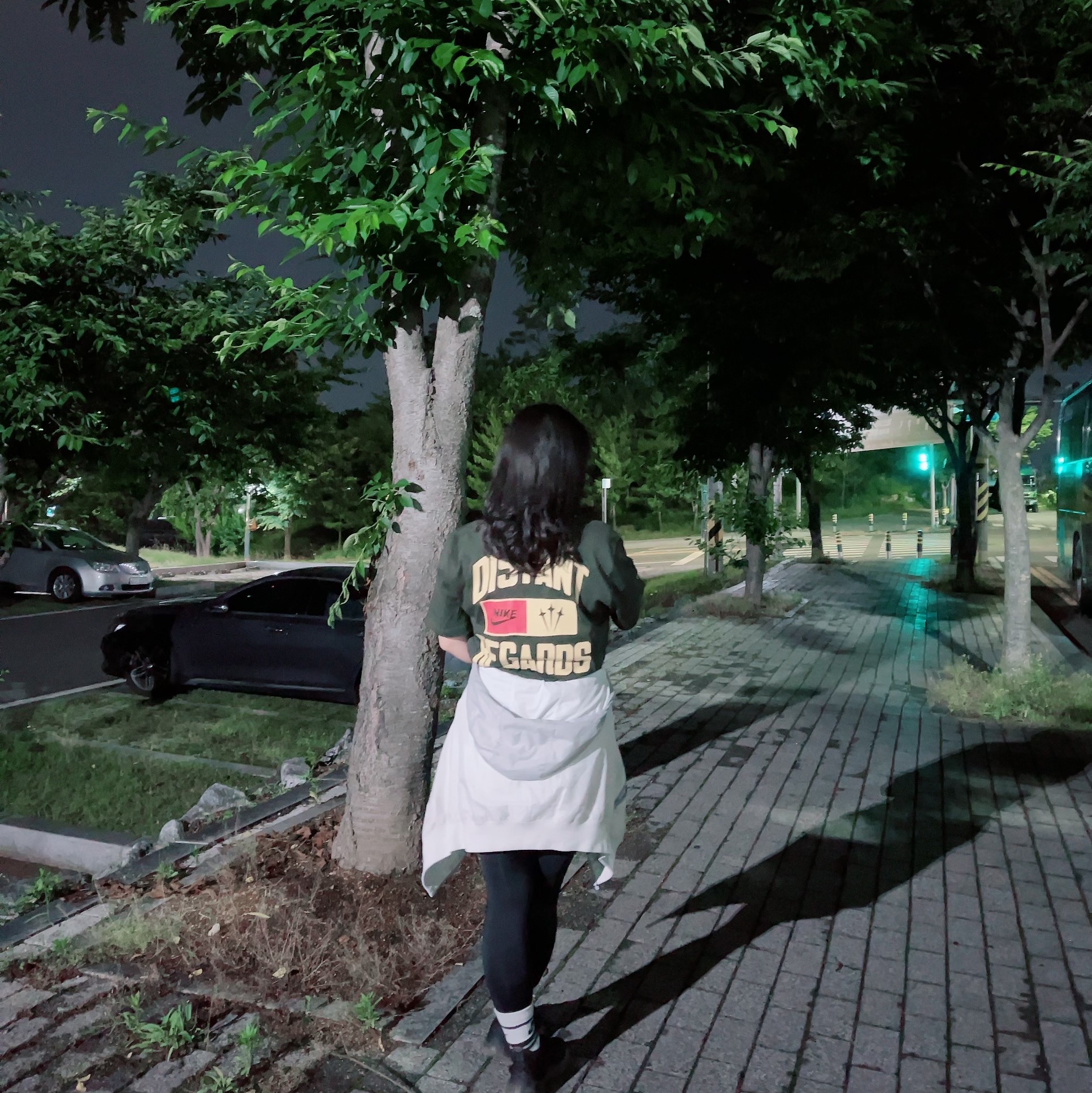 Nike x Drake Nocta x Cactus Plant Flea Market Souvenir Cactus T-Shirt Sequoia (DR2630-355) 착용 스타일
