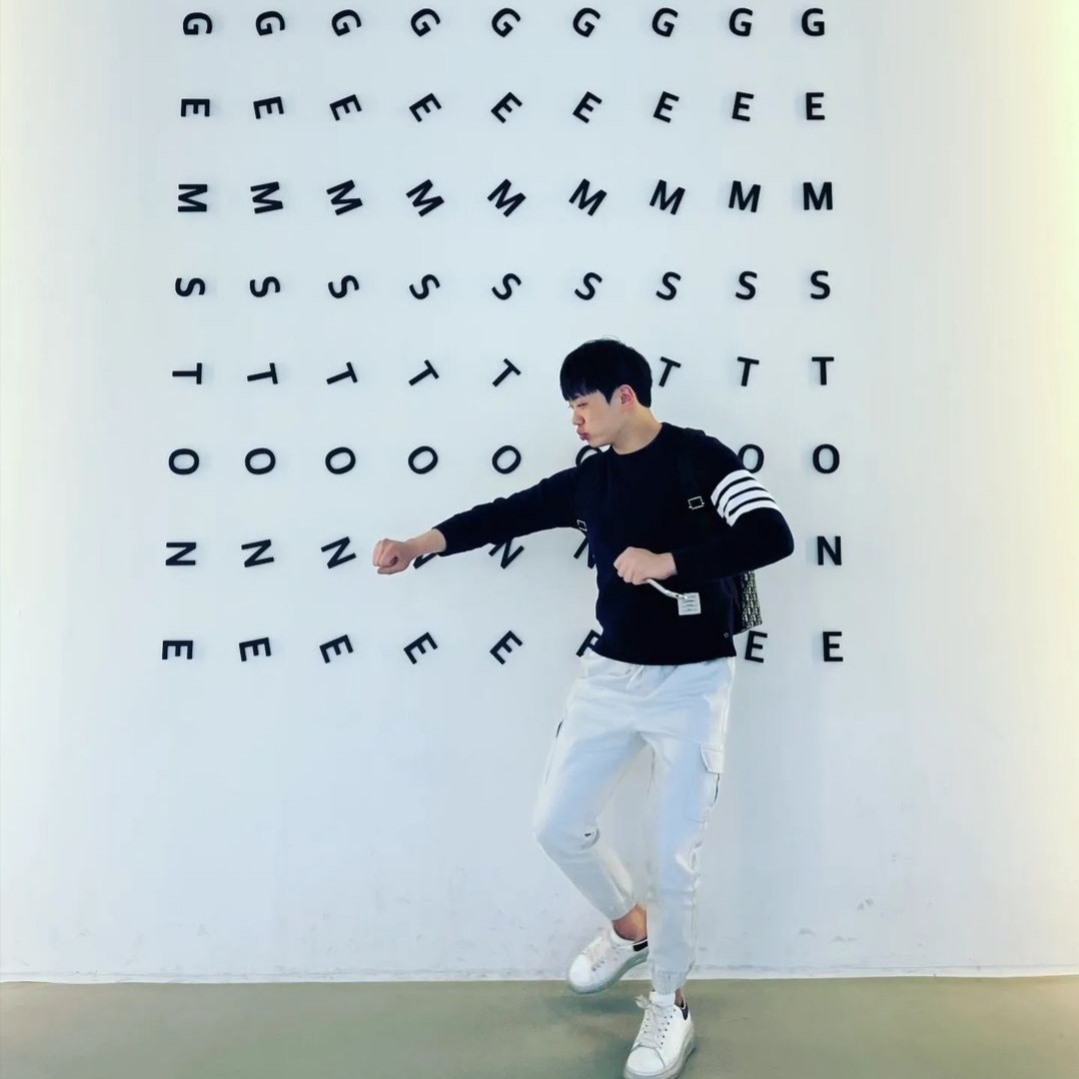 Thom Browne Engineered 4-Bar Sweatshirt Navy, Dior Rider Backpack Beige & Black Dior Oblique Jacquard 착용 스타일 - 1