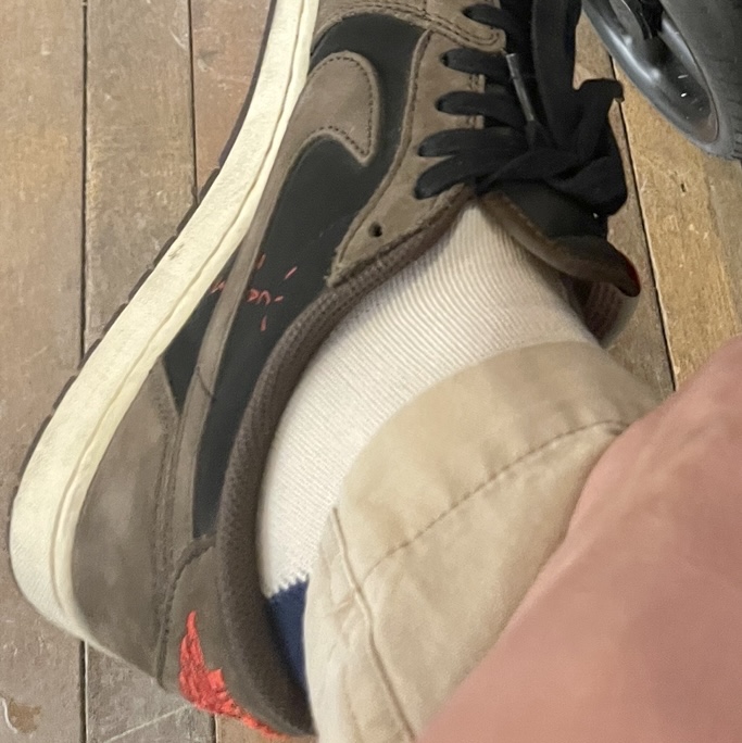 Jordan 1 x Travis Scott Retro Low OG SP Mocha 착용 스타일