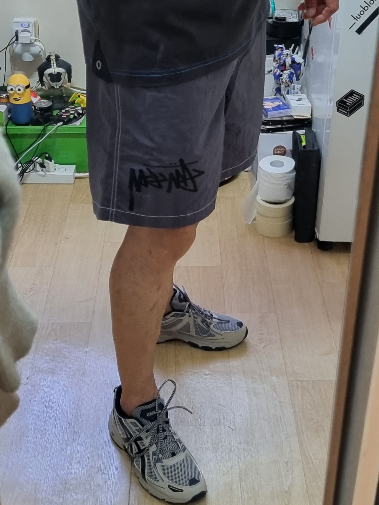 Stussy x Our Legacy Work Shop Water Shorts Charcoal, Asics Gel-Venture 6 Feather Grey Black 착용 스타일