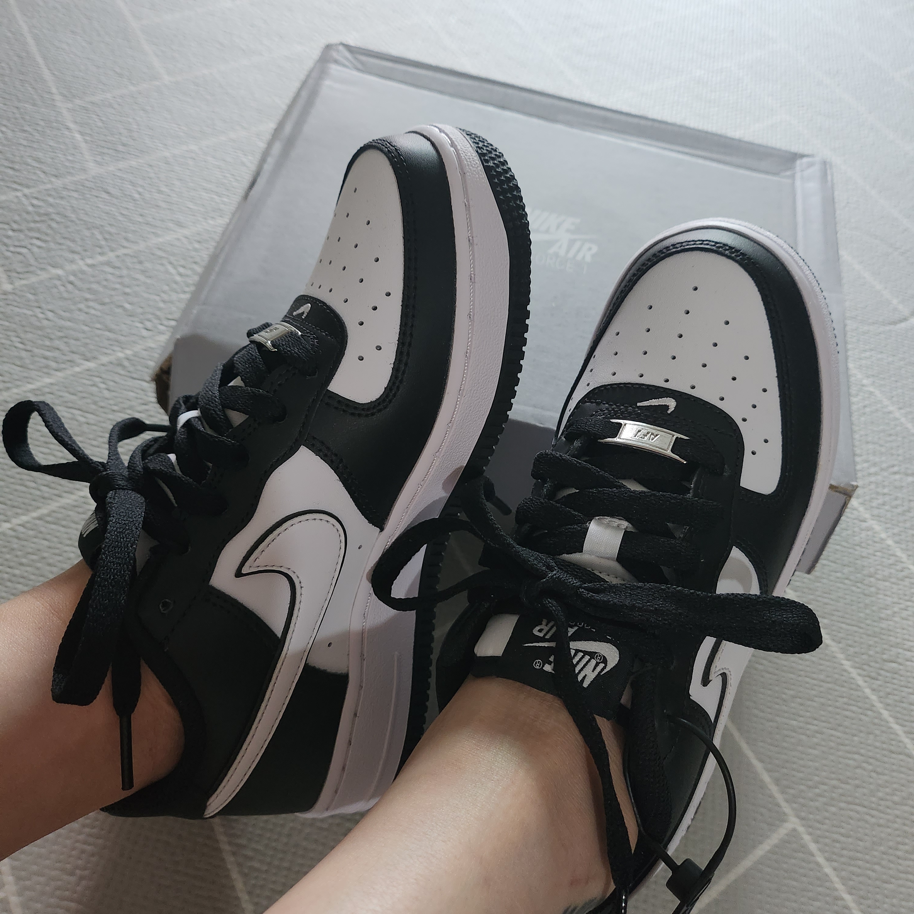 (GS) Nike Air Force 1 LV8 2 Black White 착용 스타일 - 3