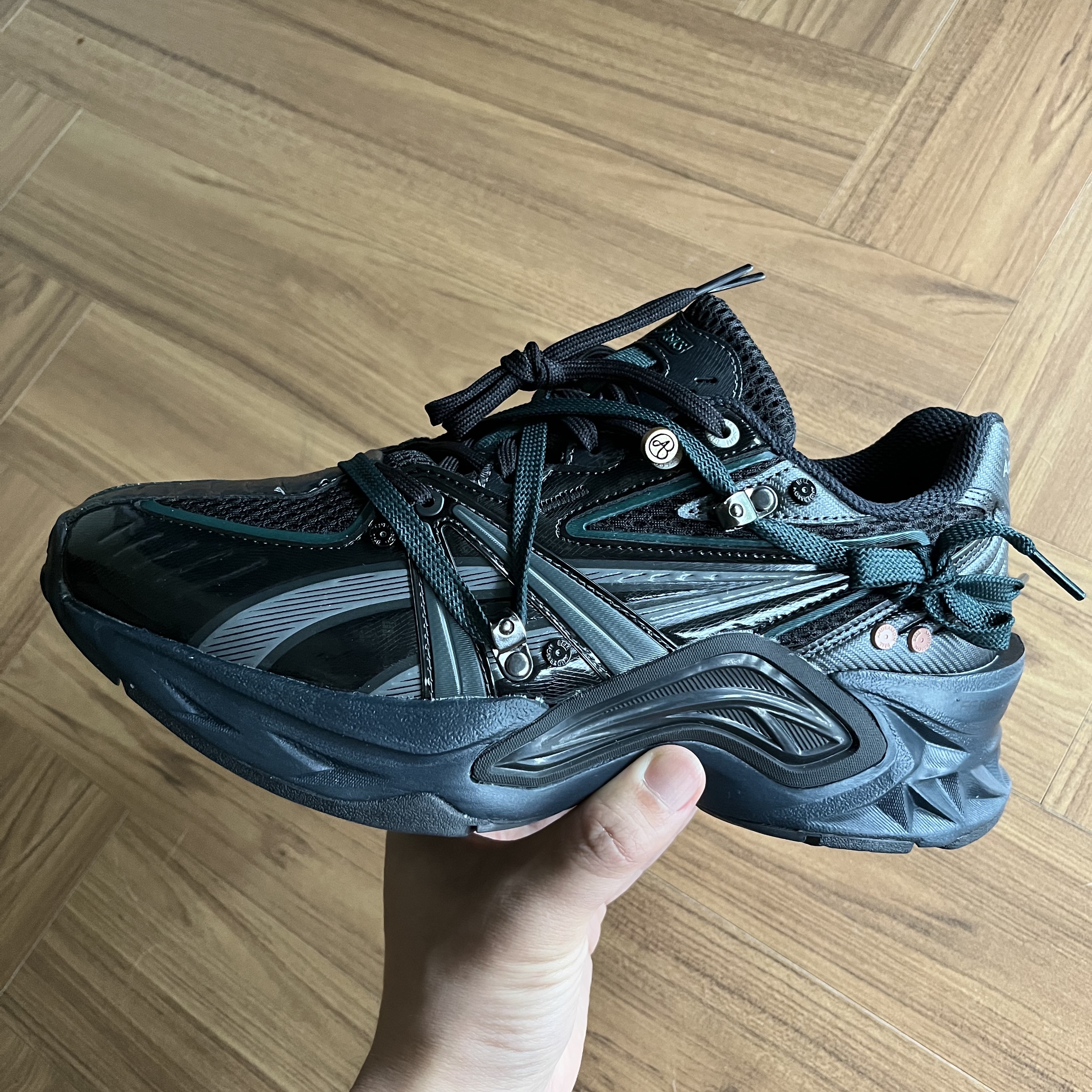 Asics x Andersson Bell HN2-S Protoblast Black 착용 스타일 - 3