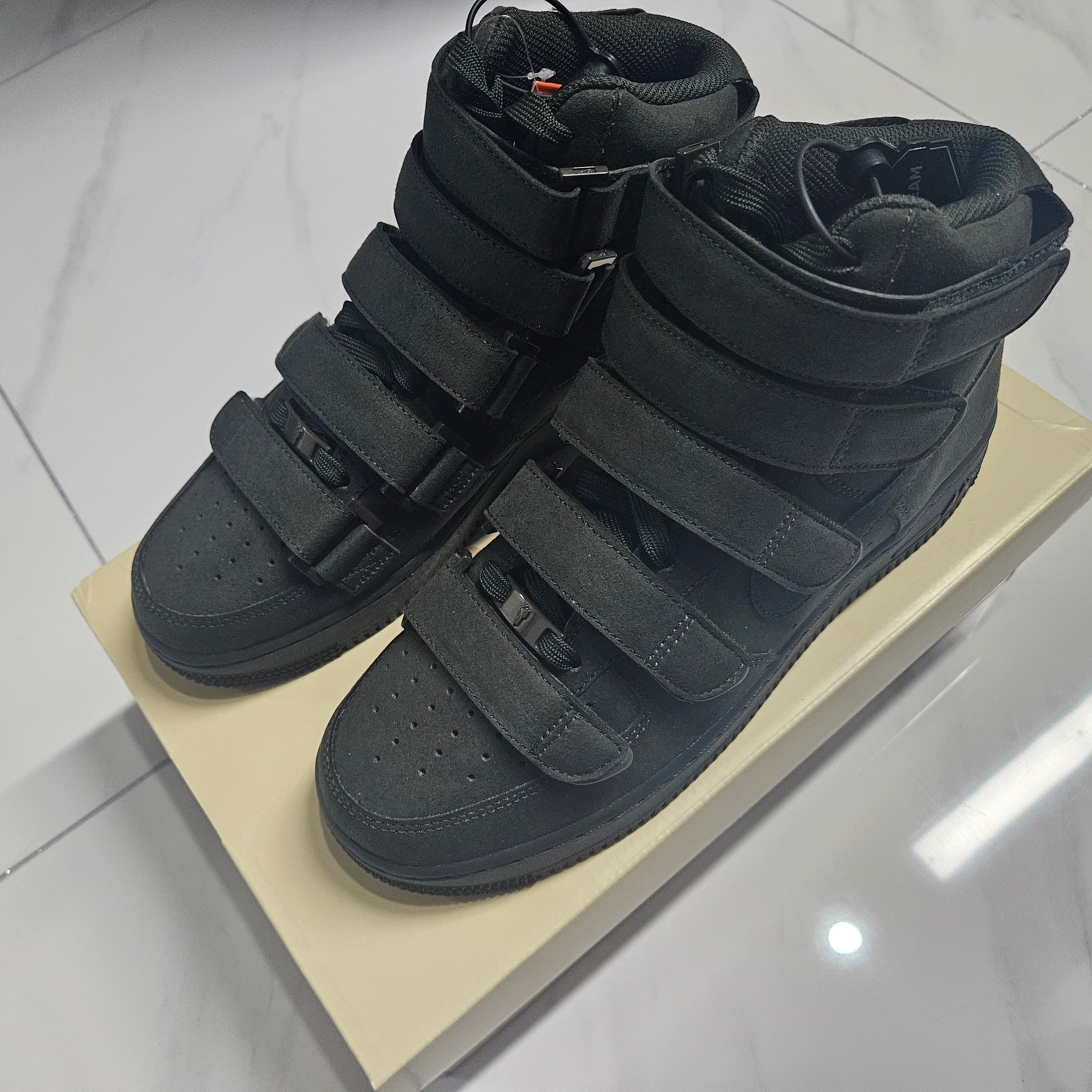 Nike x Billie Eilish Air Force 1 High '07 SP Sequoia 착용 스타일