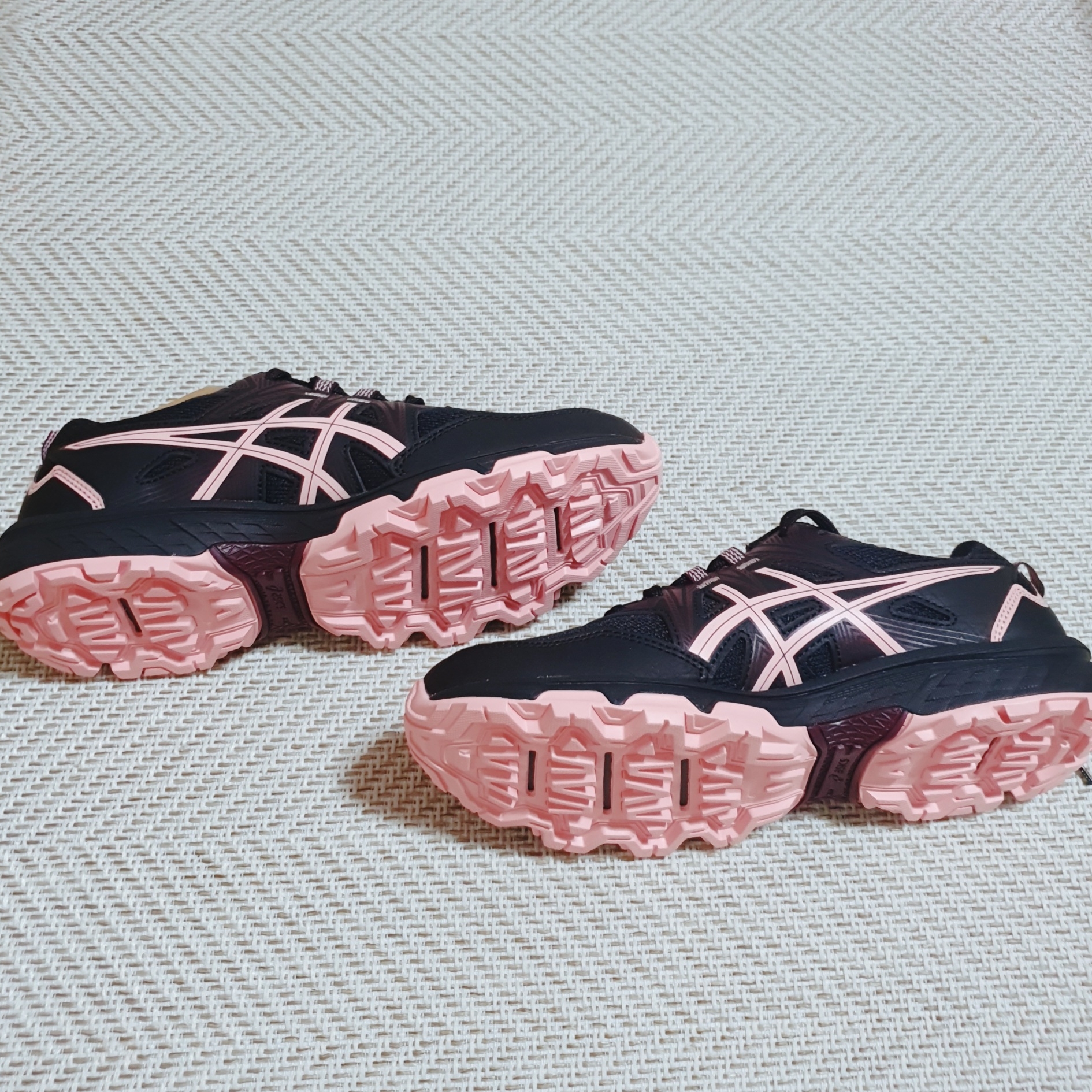 (W) Asics Gel-Venture 8 Black Frosted Rose 착용 스타일