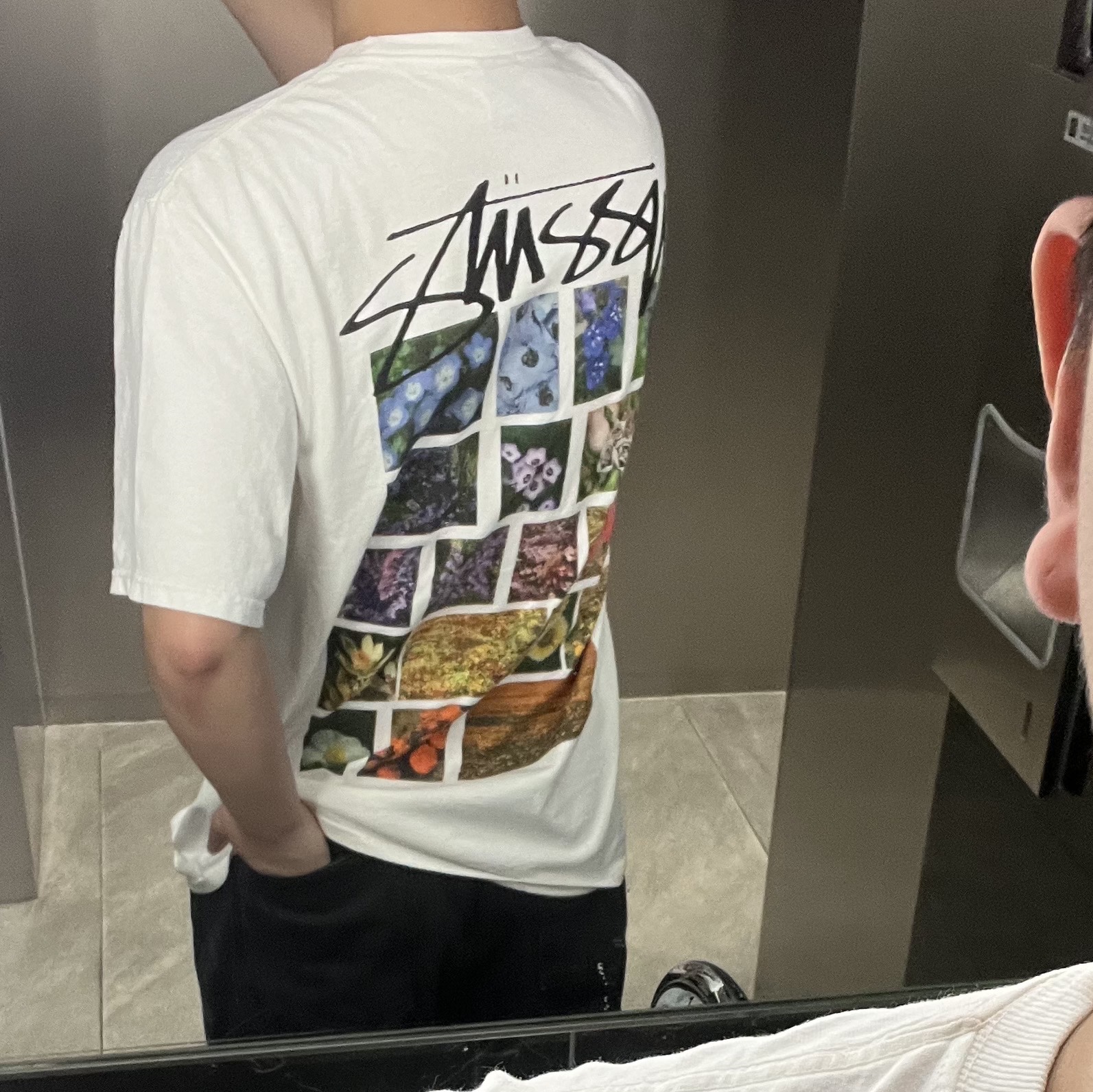 Stussy Flower Grid Pigment Dyed T-Shirt Natural 착용 스타일