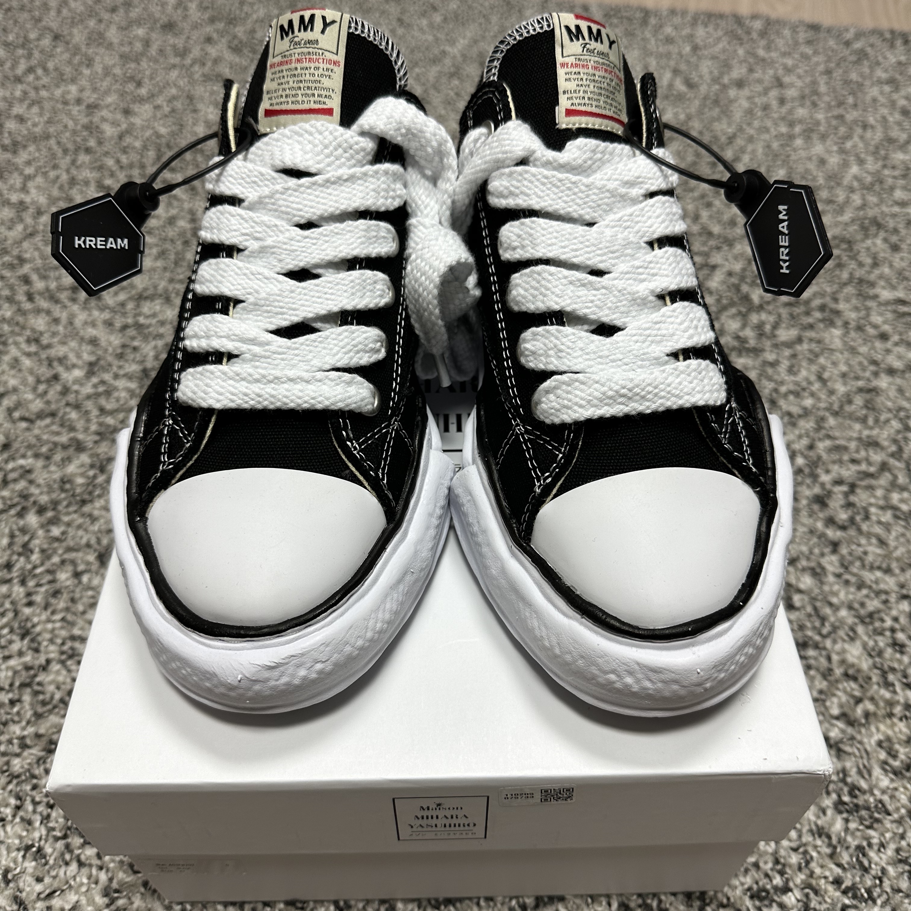 Maison Mihara Yasuhiro Peterson OG Sole Canvas Low Sneakers Black 착용 스타일 - 1