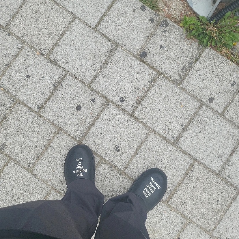 Oofos x Takahiromiyashita The Soloist The Soloist's Way Of Life Clog Black White 착용 스타일