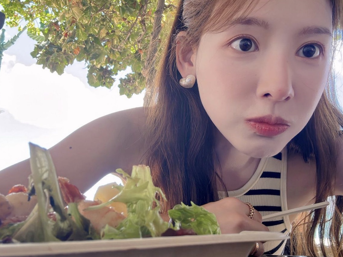 (W) 셀린느 브라 애슬레틱 메쉬 크림 네이비 착용 스타일 - 2
