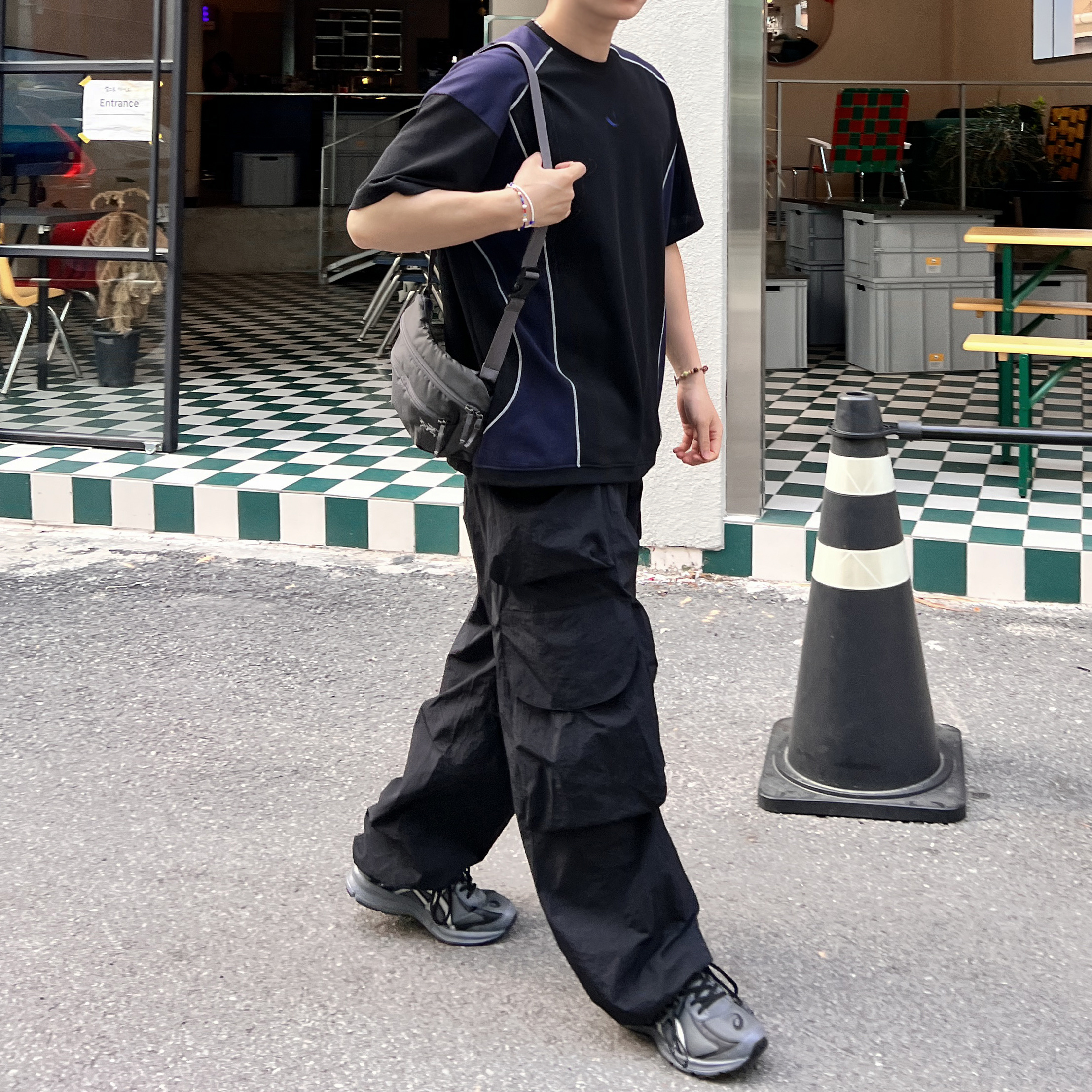 Asics Jog 100 S Steel Grey - 2E Wide, Arc'teryx Mantis 2 Waistpack Black 착용 스타일