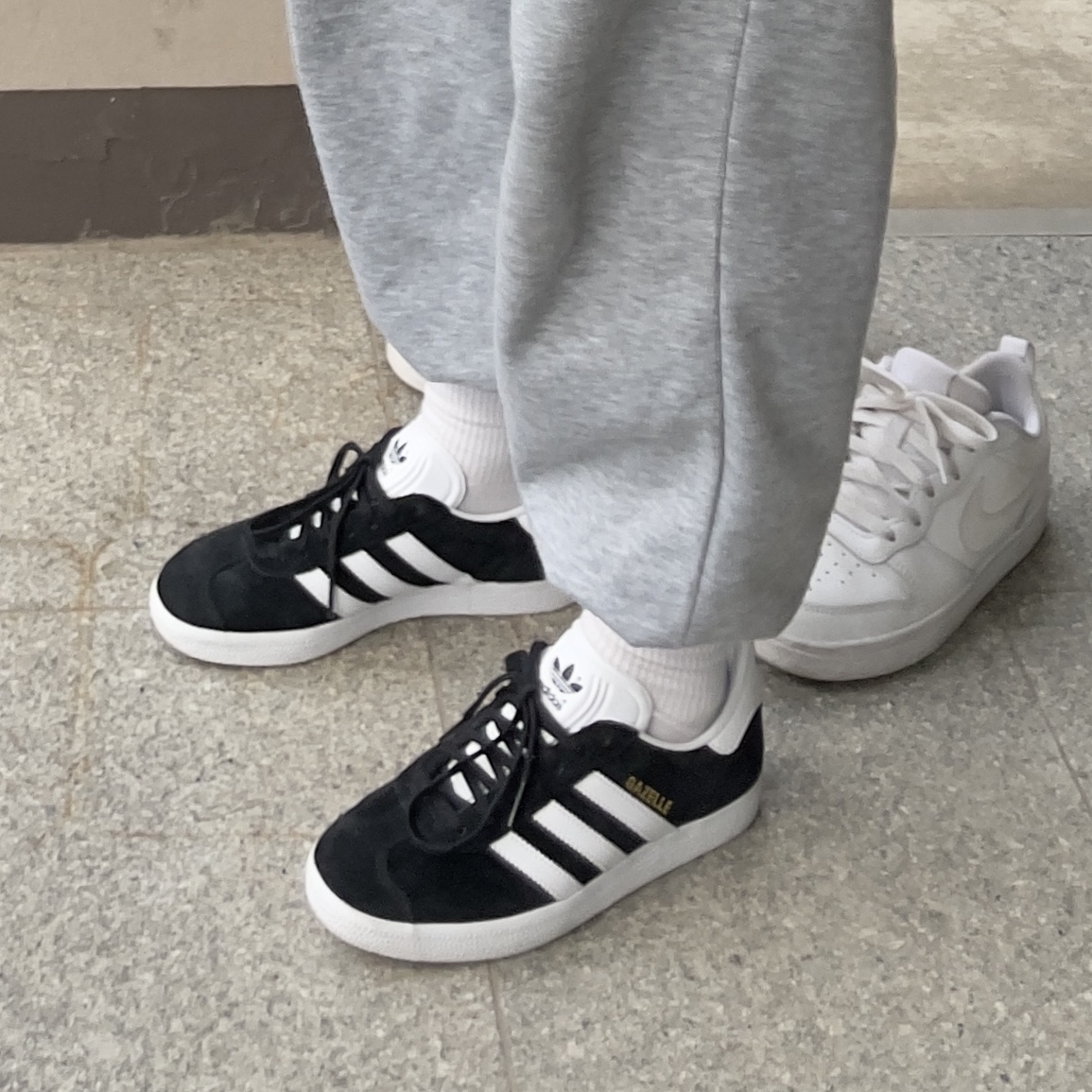 Adidas Gazelle Core Black White 착용 스타일