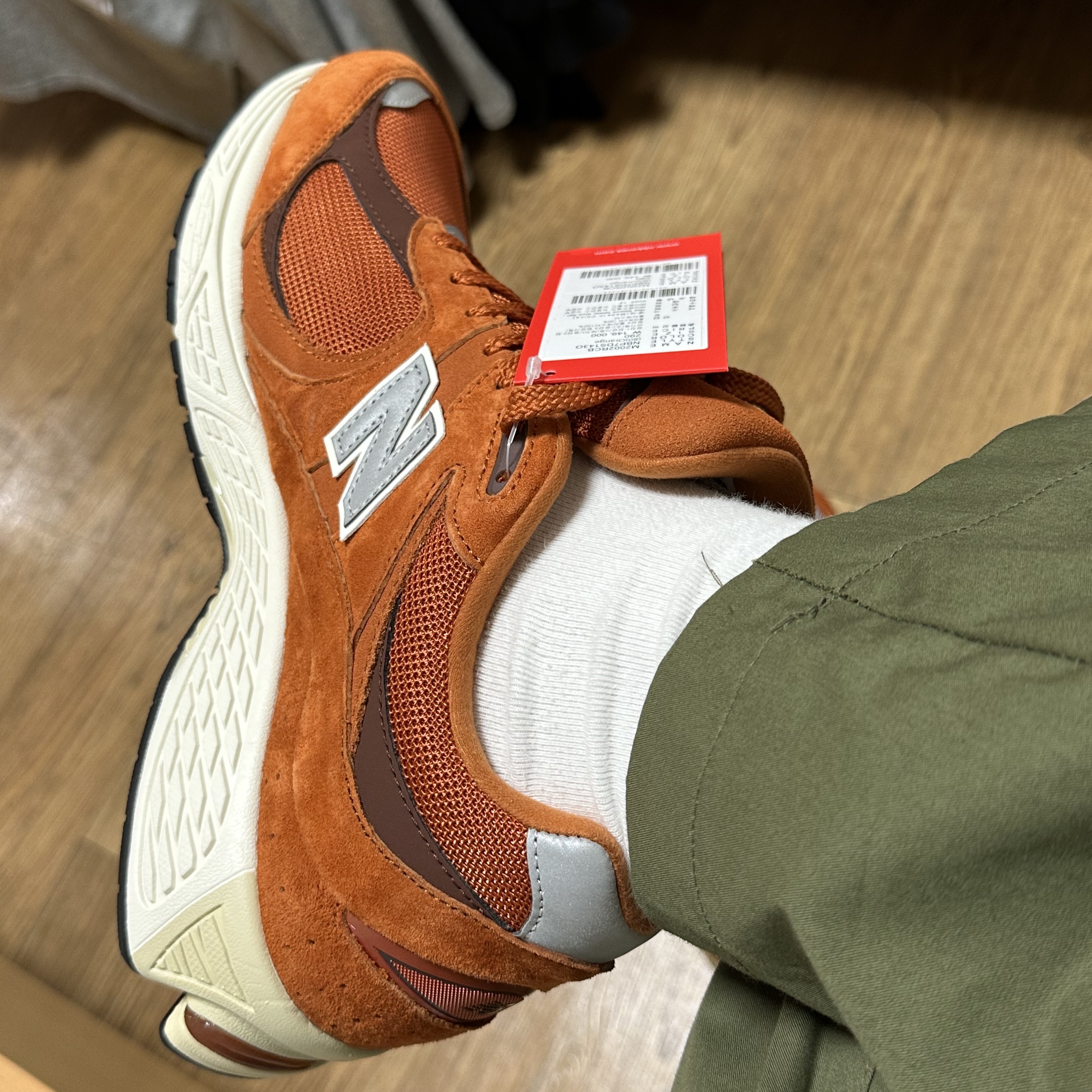 New Balance 2002R Rust Oxide 착용 스타일