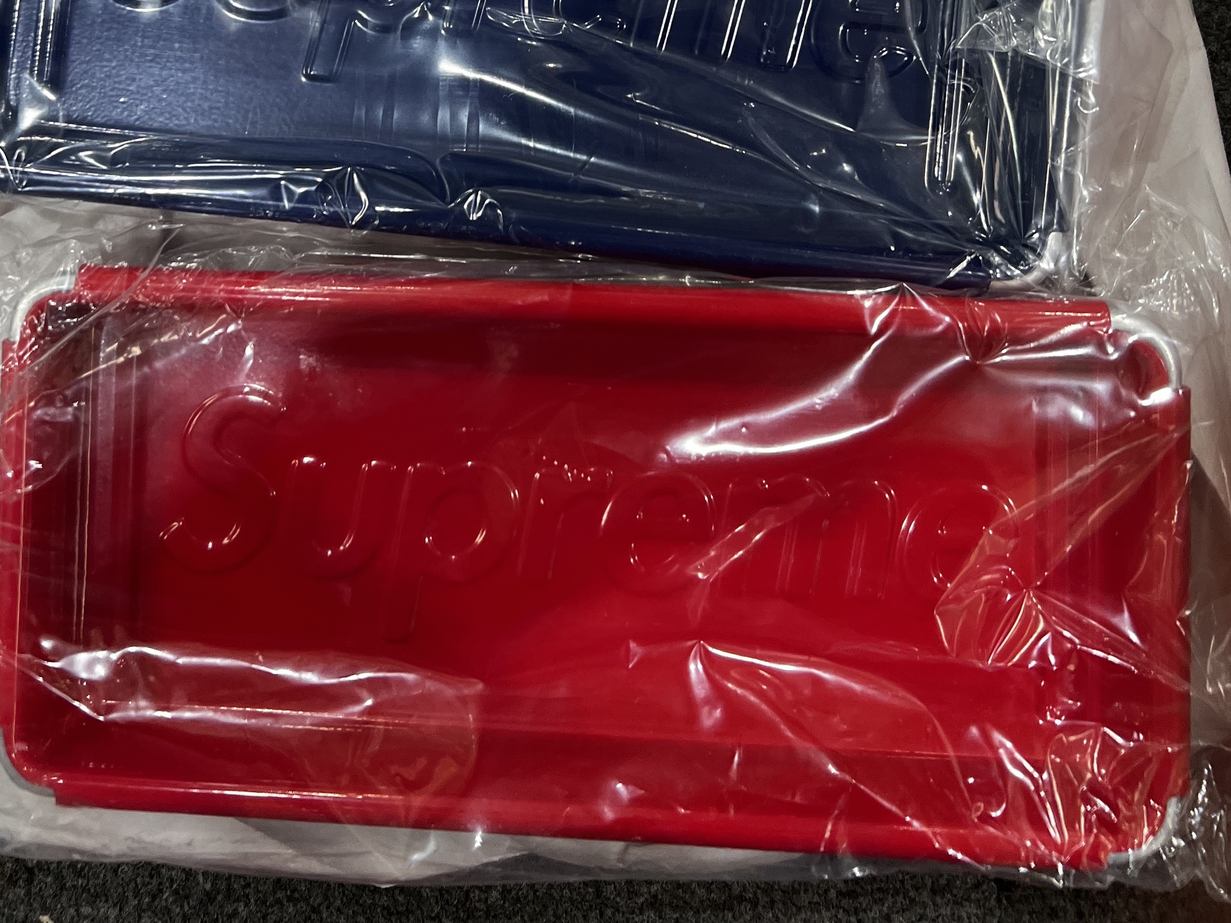 Supreme x Dulton Tray Red - 23SS 착용 스타일