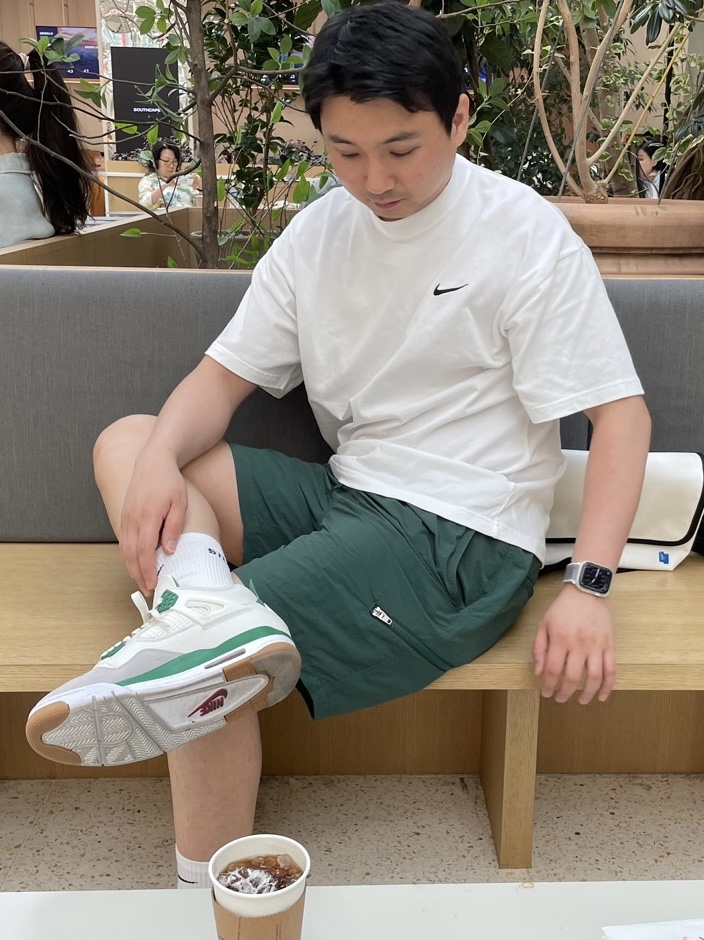 Nike x Stussy NRG Crew Socks White Black, Jordan 4 x Nike SB Retro SP Pine Green 착용 스타일 - 1