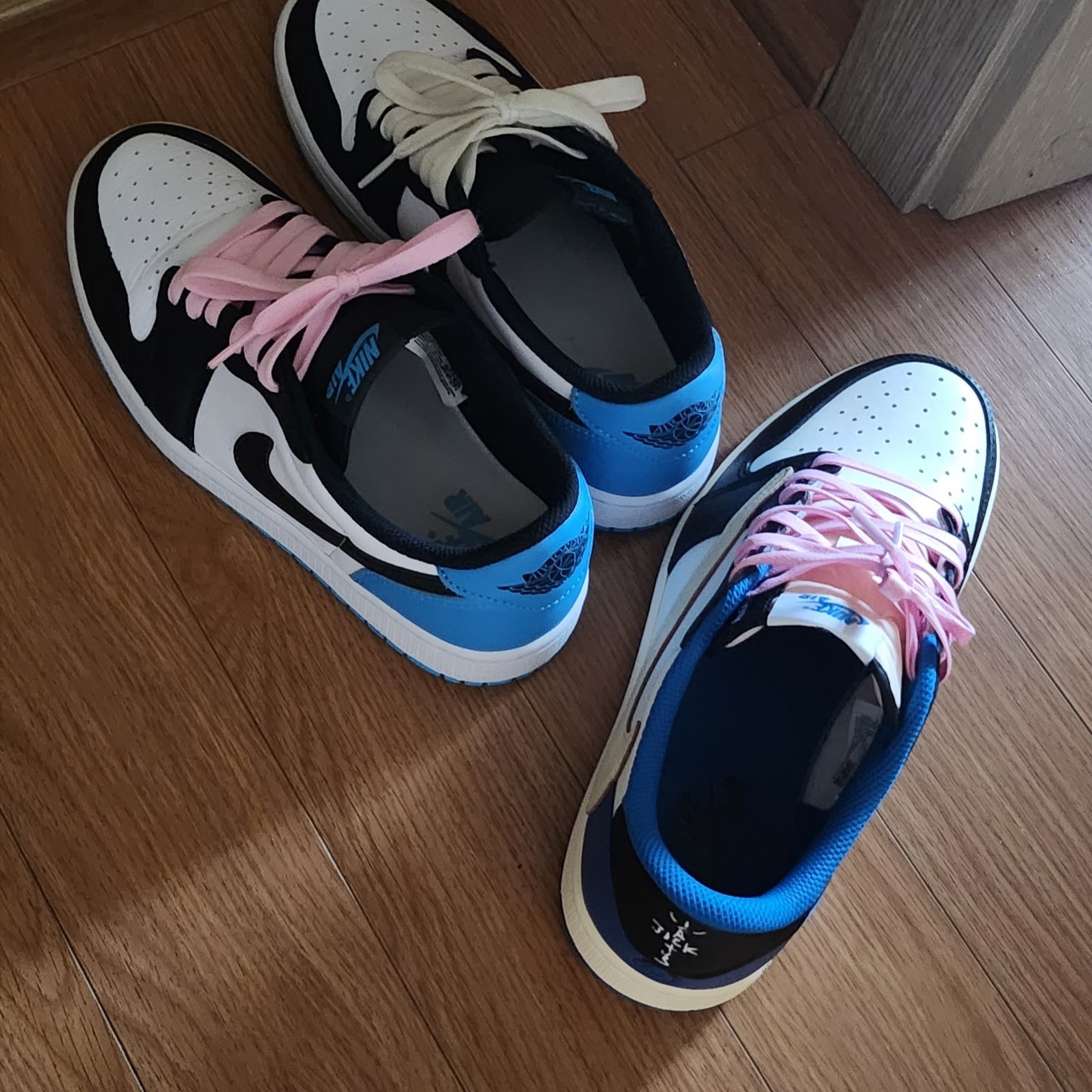 Jordan 1 x Travis Scott x Fragment Retro Low OG SP Military Blue, Jordan 1 Retro Low OG Black and Dark Powder Blue 착용 스타일 - 1