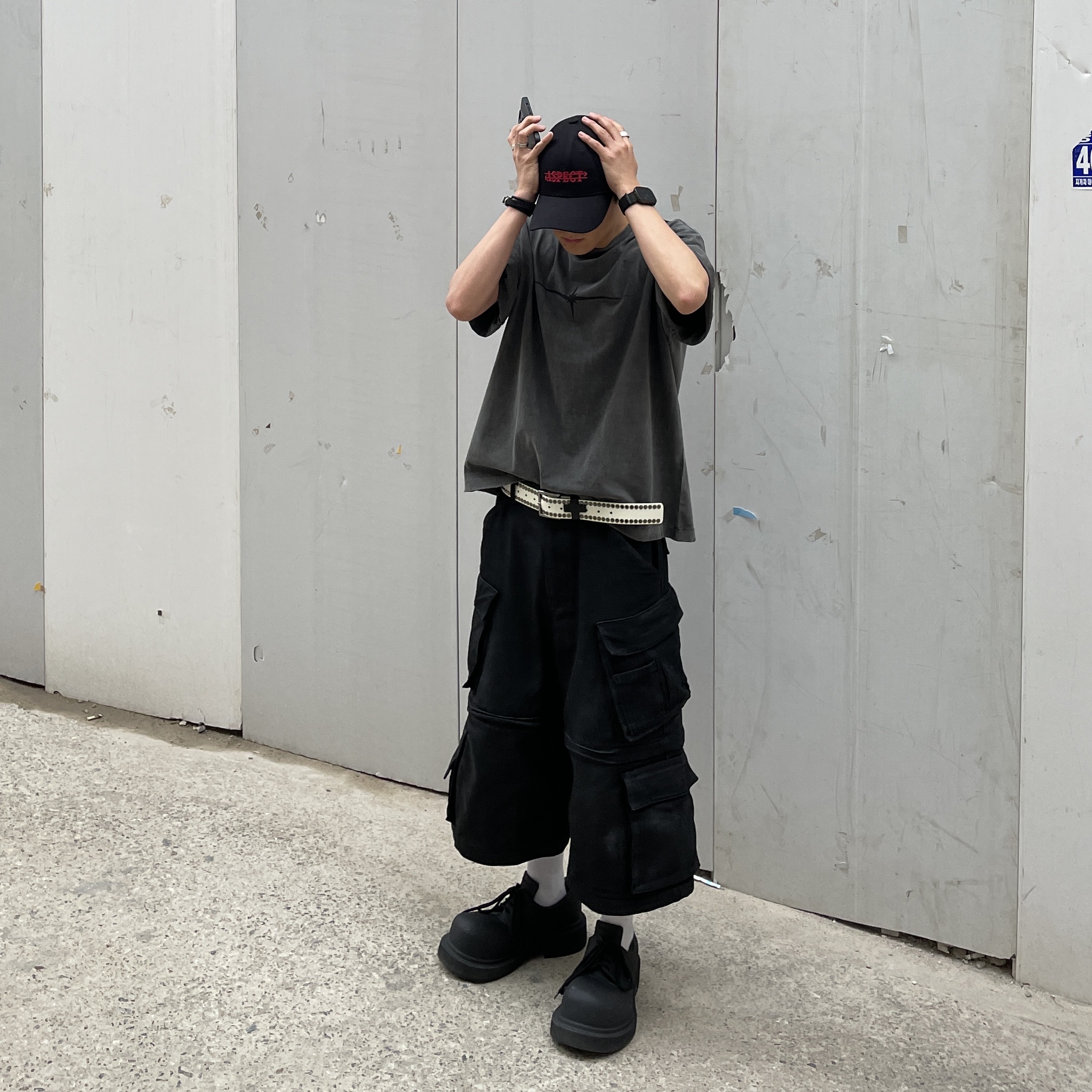 Project G/R Oversized Convertible Cargo Pants Coated Black, Balenciaga Steroid Derby Black 착용 스타일 - 1