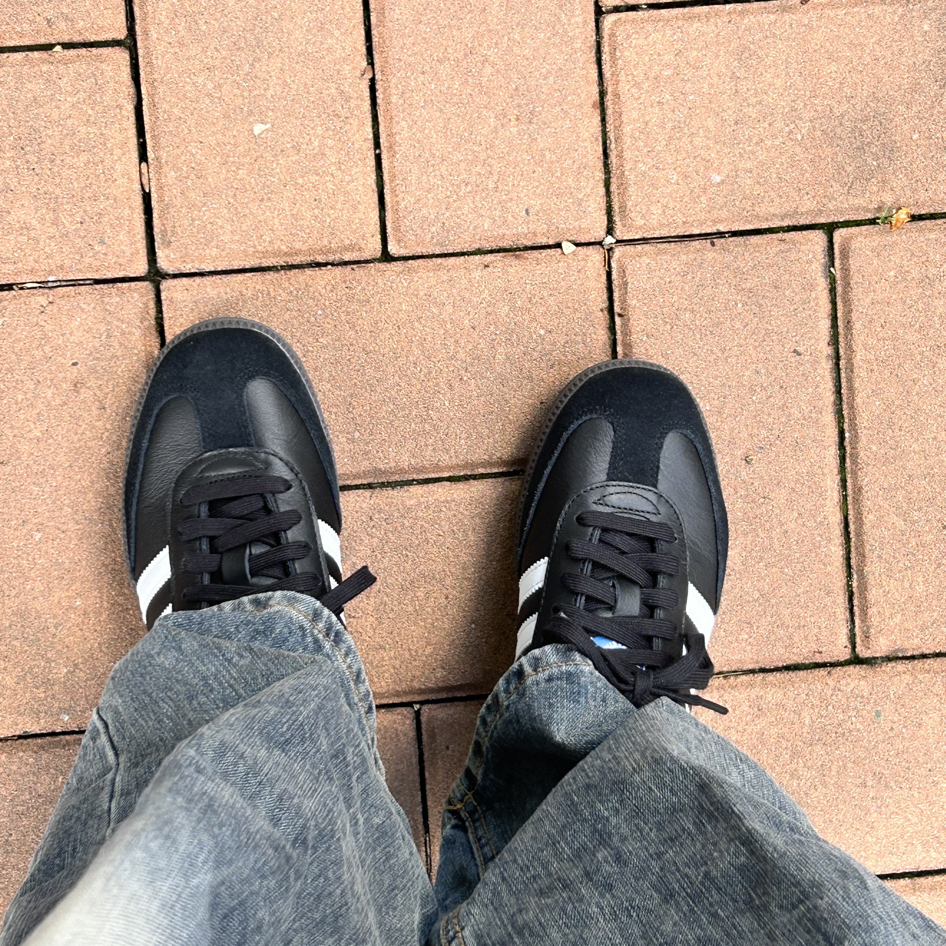Adidas Samba OG Black White Gum 착용 스타일