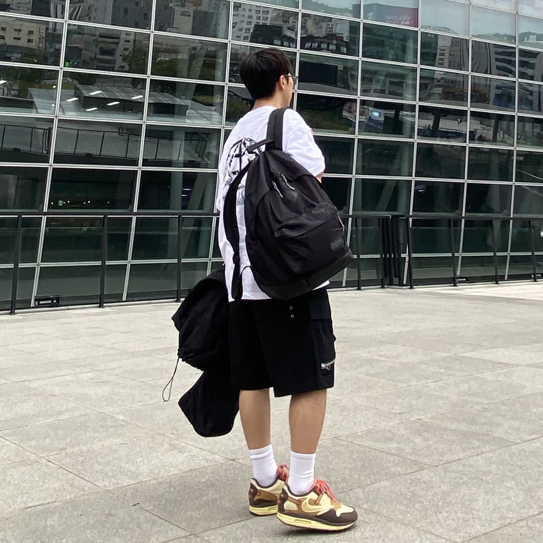 Nike x Travis Scott Air Max 1 Cact.us Brown 착용 스타일