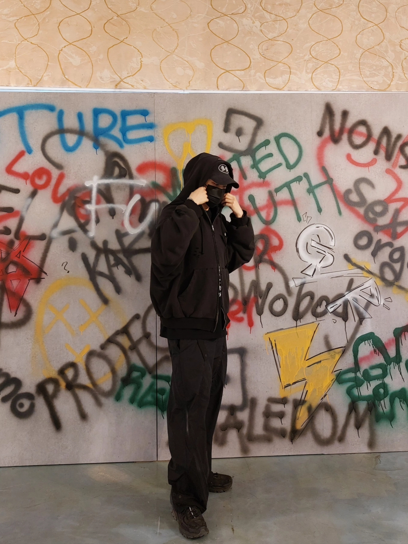 Dada Logo Cap Black White, Project G/R Distressed Layer Zip Hoodie Faded Black 착용 스타일 - 2