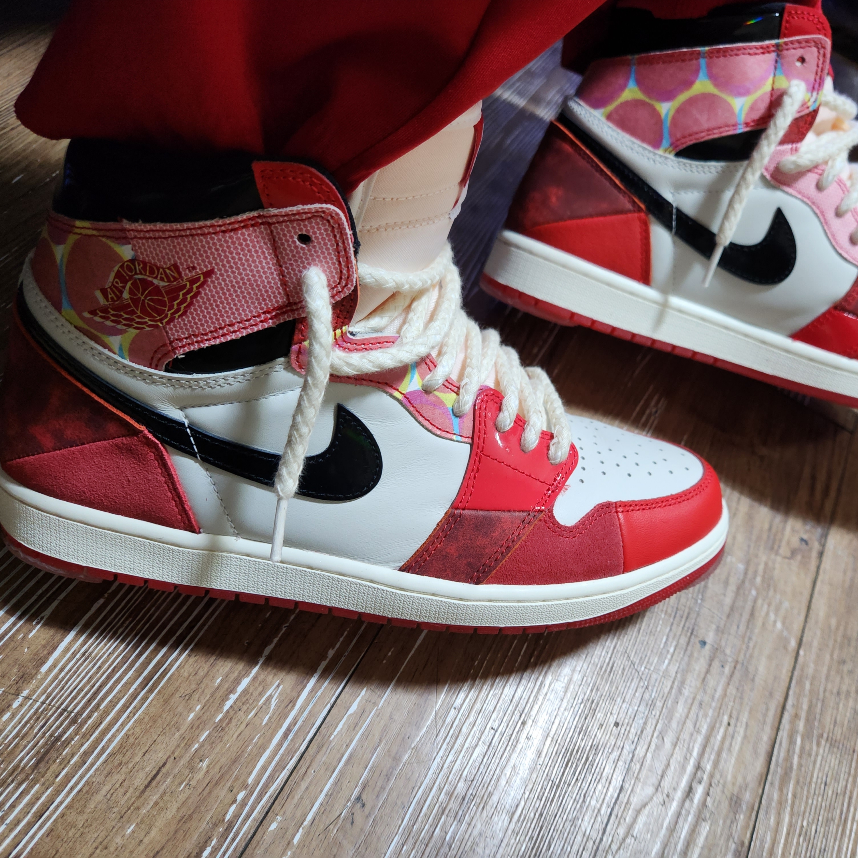 Jordan 1 Retro High Spider-Man Next Chapter 착용 스타일 - 5