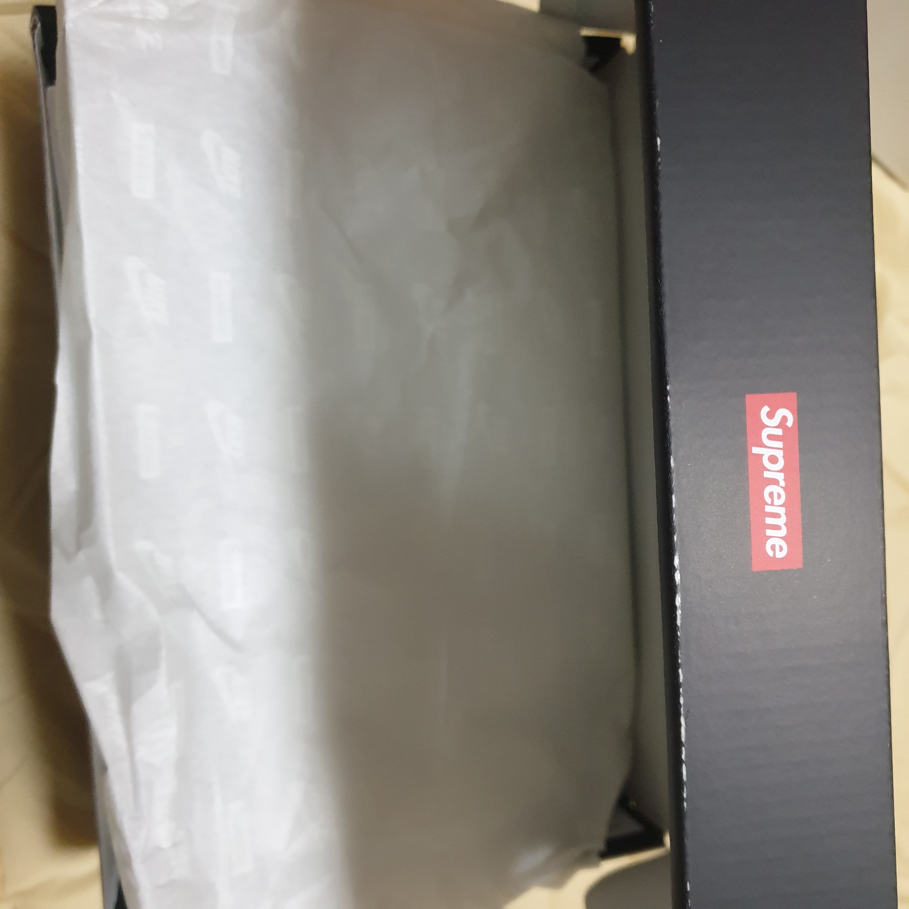 Nike x Supreme Air Force 1 Low Black 착용 스타일 - 2