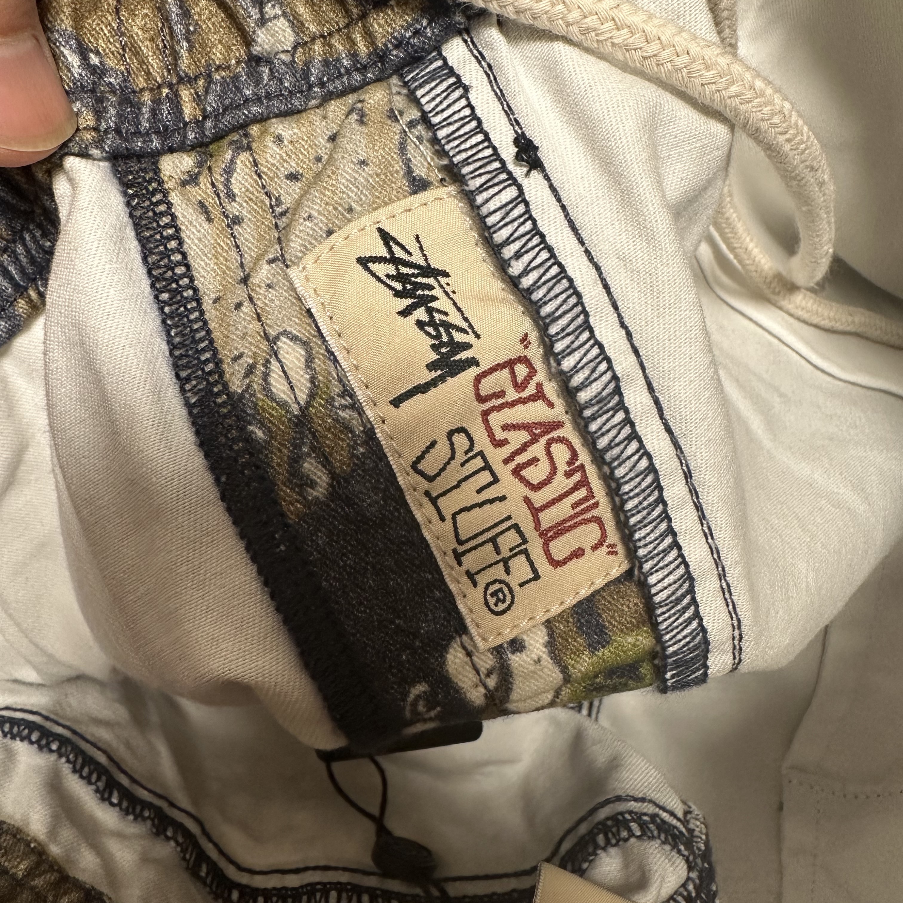 Stussy Veil Camo Beach Pants Terranea 착용 스타일 - 3