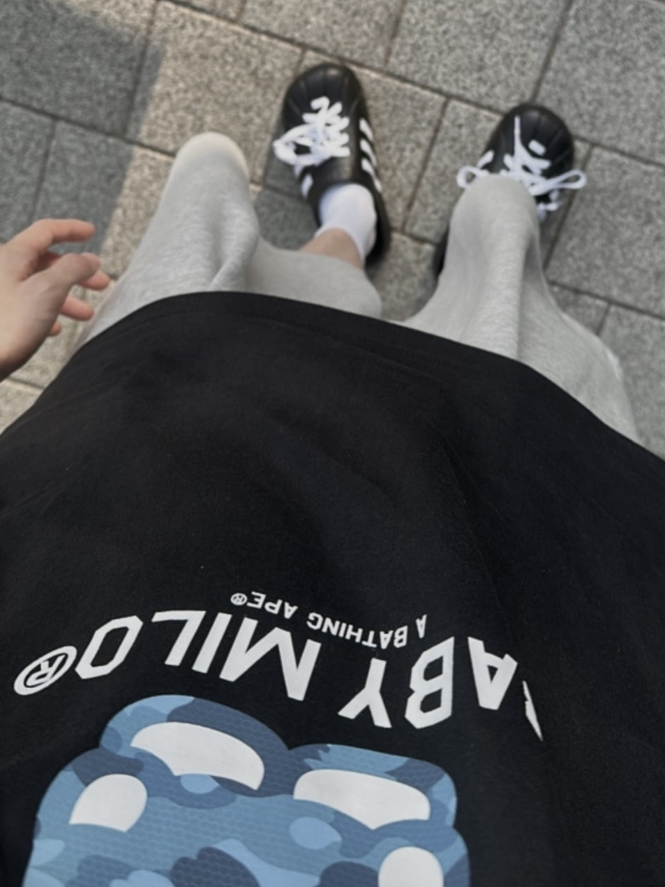 Adidas Adilette Clog Black White 착용 스타일