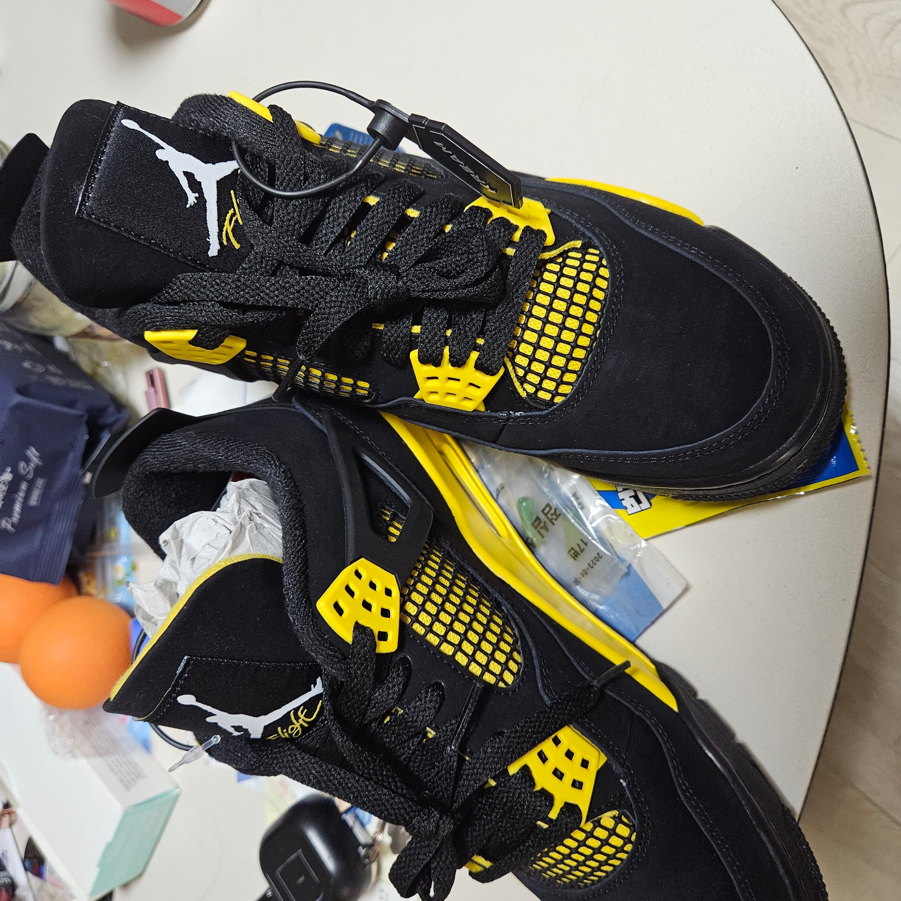 Jordan 4 Retro Thunder 2023 착용 스타일