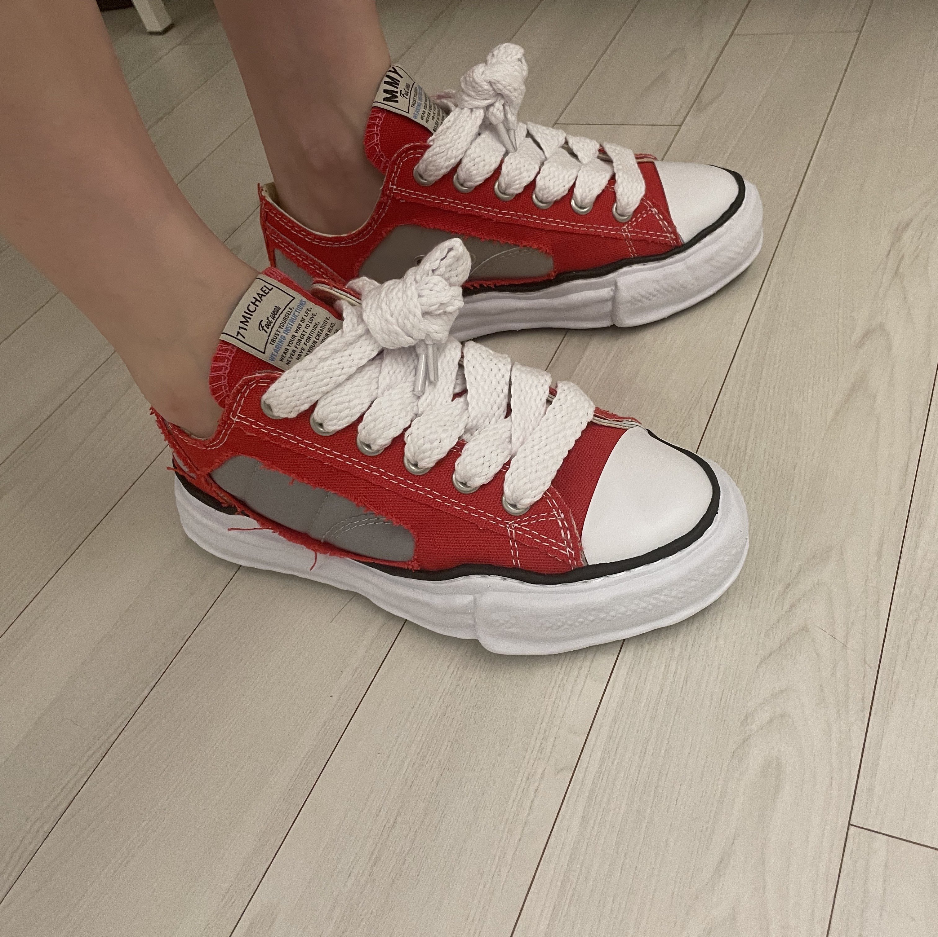 Maison Mihara Yasuhiro x 71 Michael OG Sole Sneakers Red 착용 스타일 - 1