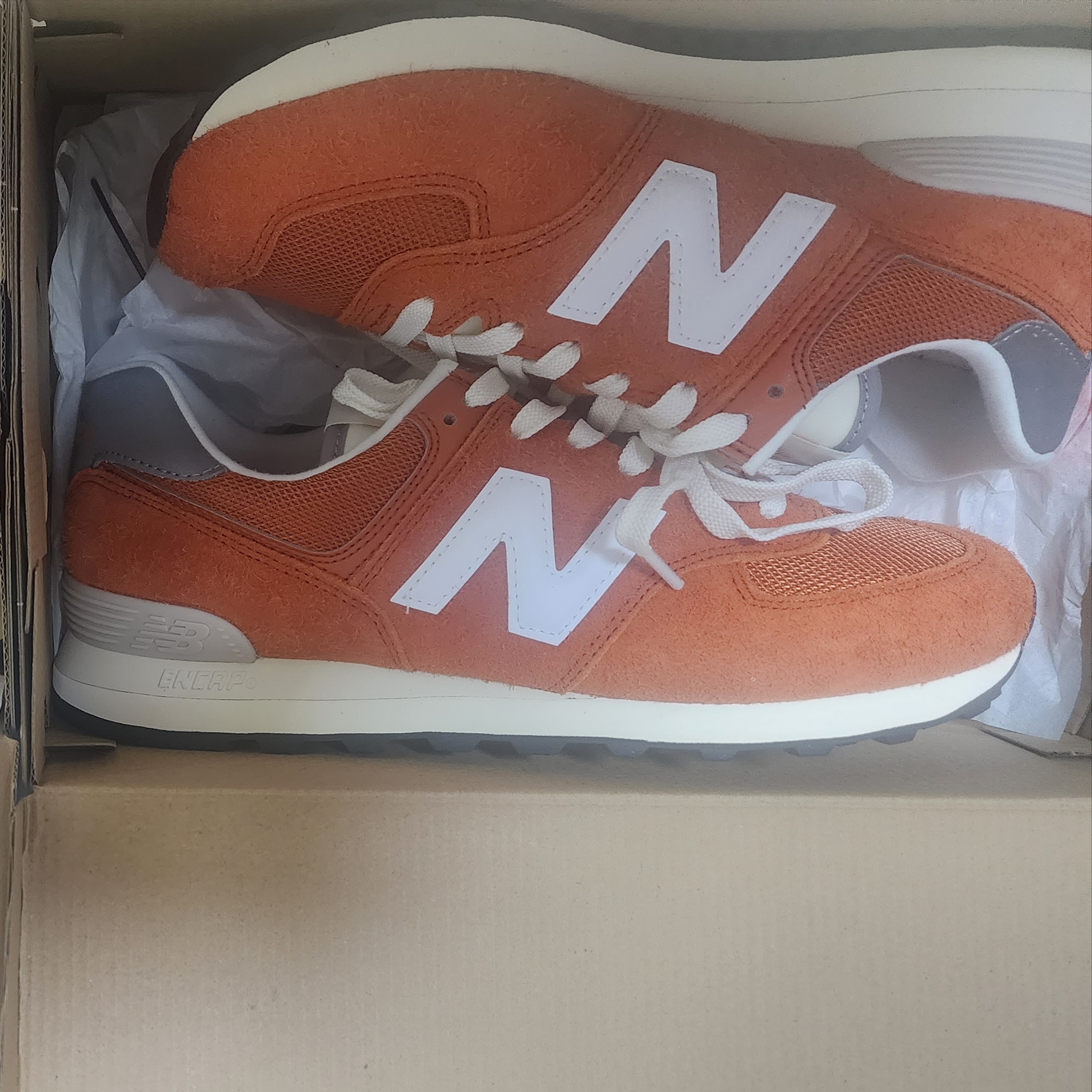New Balance 574 Heritage Orange Burst White 착용 스타일 - 3