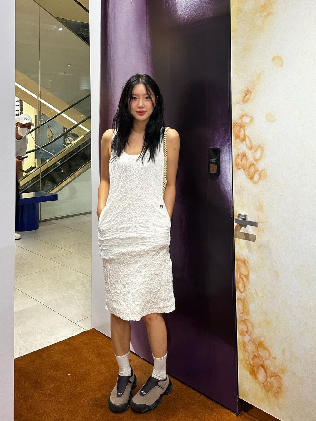 Enor Women Wrinkled Shirring Dress White 착용 스타일 - 3
