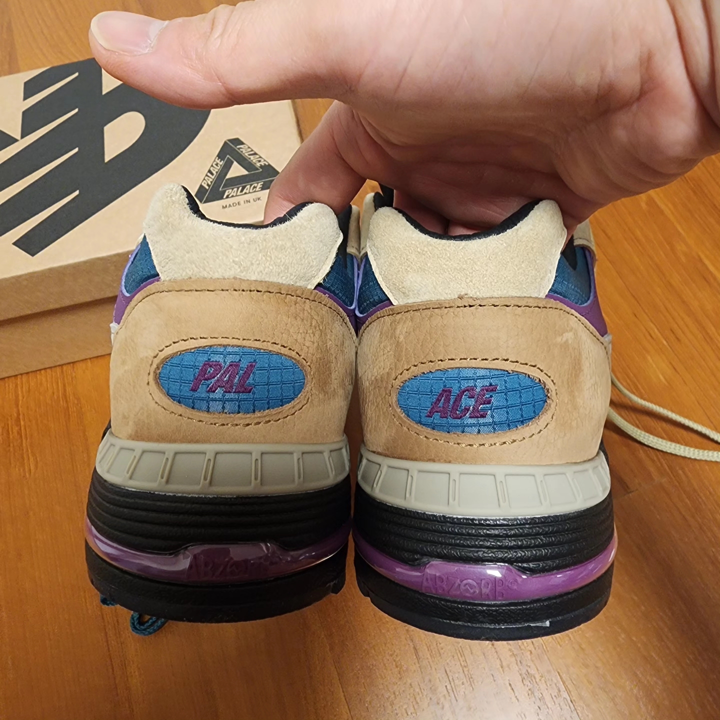 New Balance x Palace 991 Made in UK Teal Brown 착용 스타일 - 3