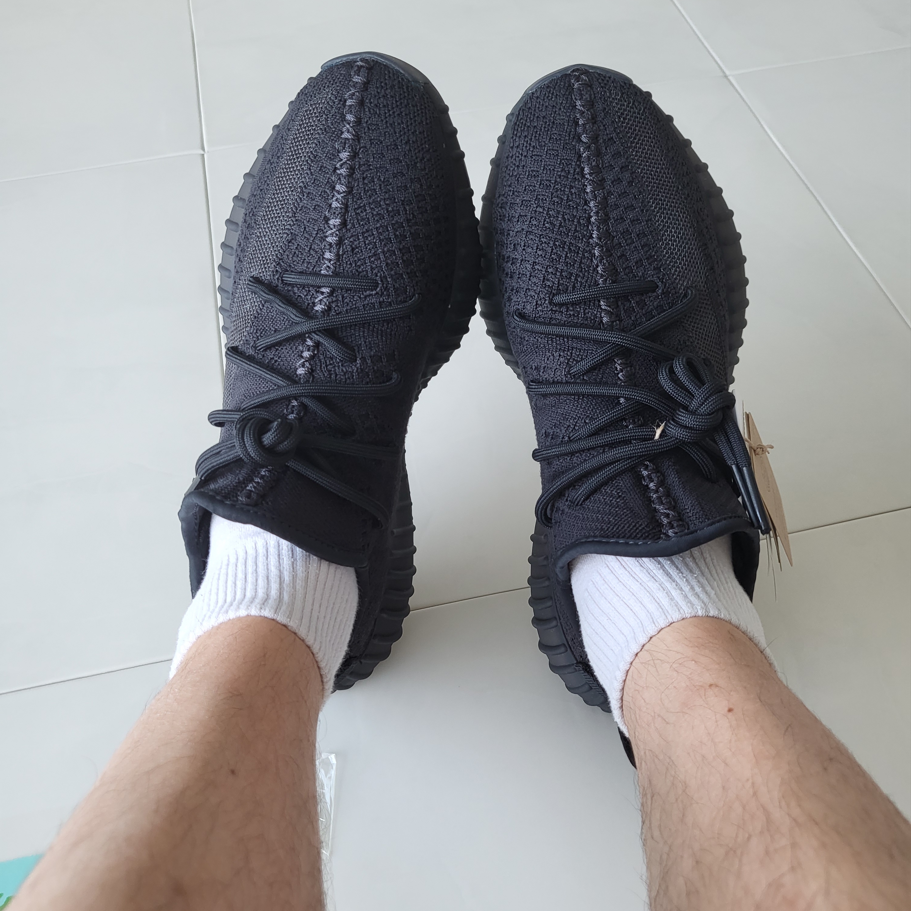 Adidas Yeezy Boost 350 V2 Onyx 착용 스타일