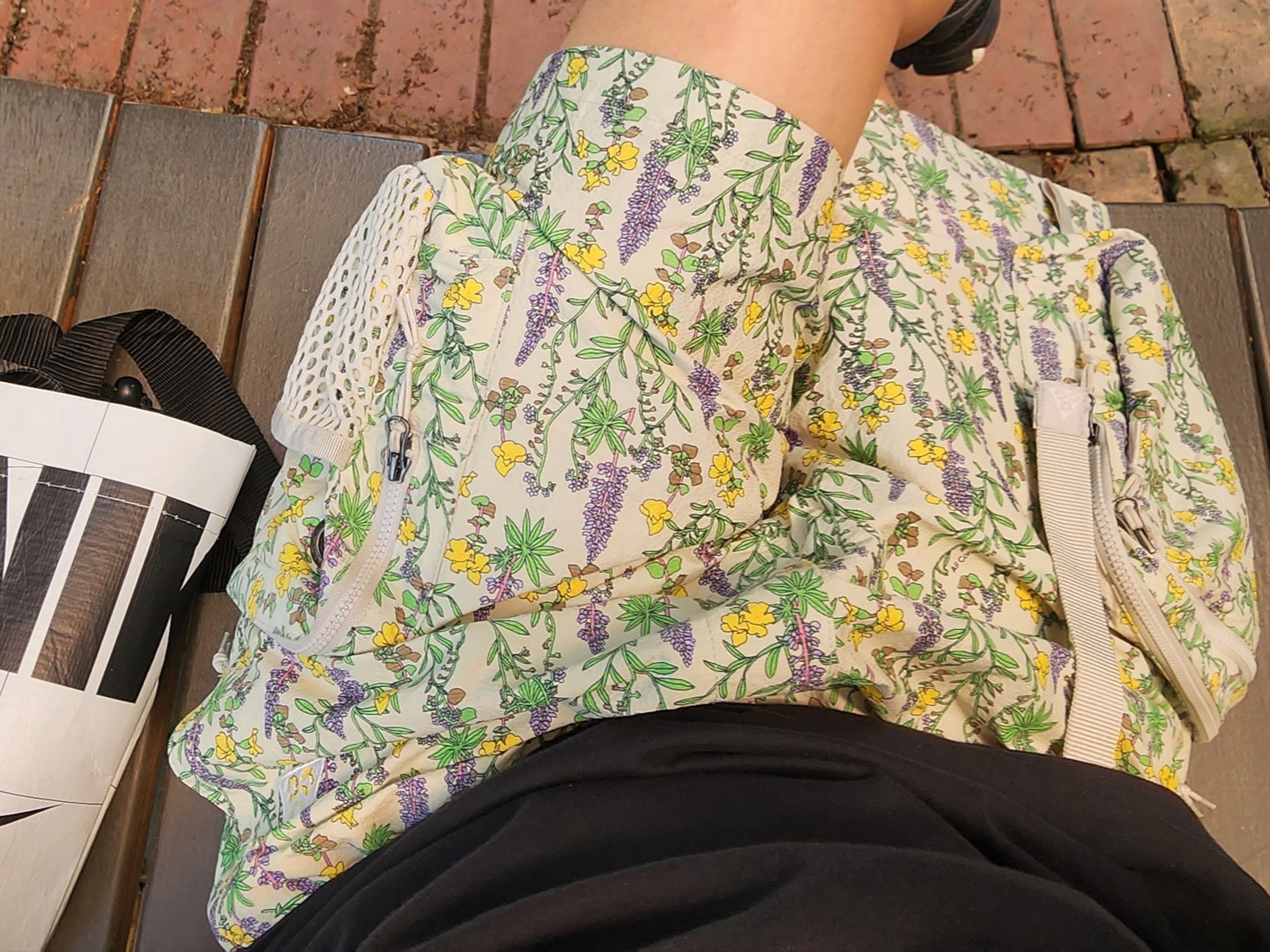 Nike ACG Snowgrass Allover Print Cargo Shorts Light Bone - Asia 착용 스타일
