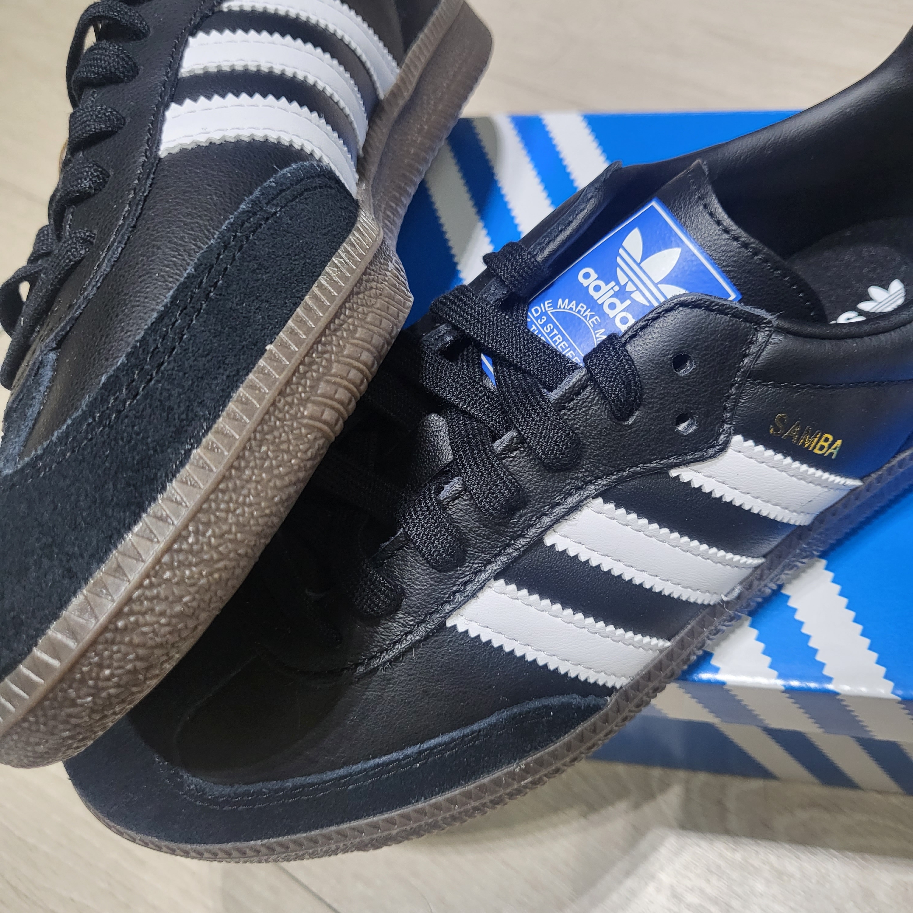 Adidas Samba OG Black White Gum 착용 스타일