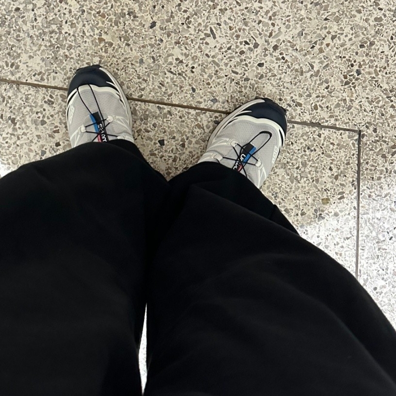 Salomon XT-6 Lunar Rock Dark Sapphire 착용 스타일