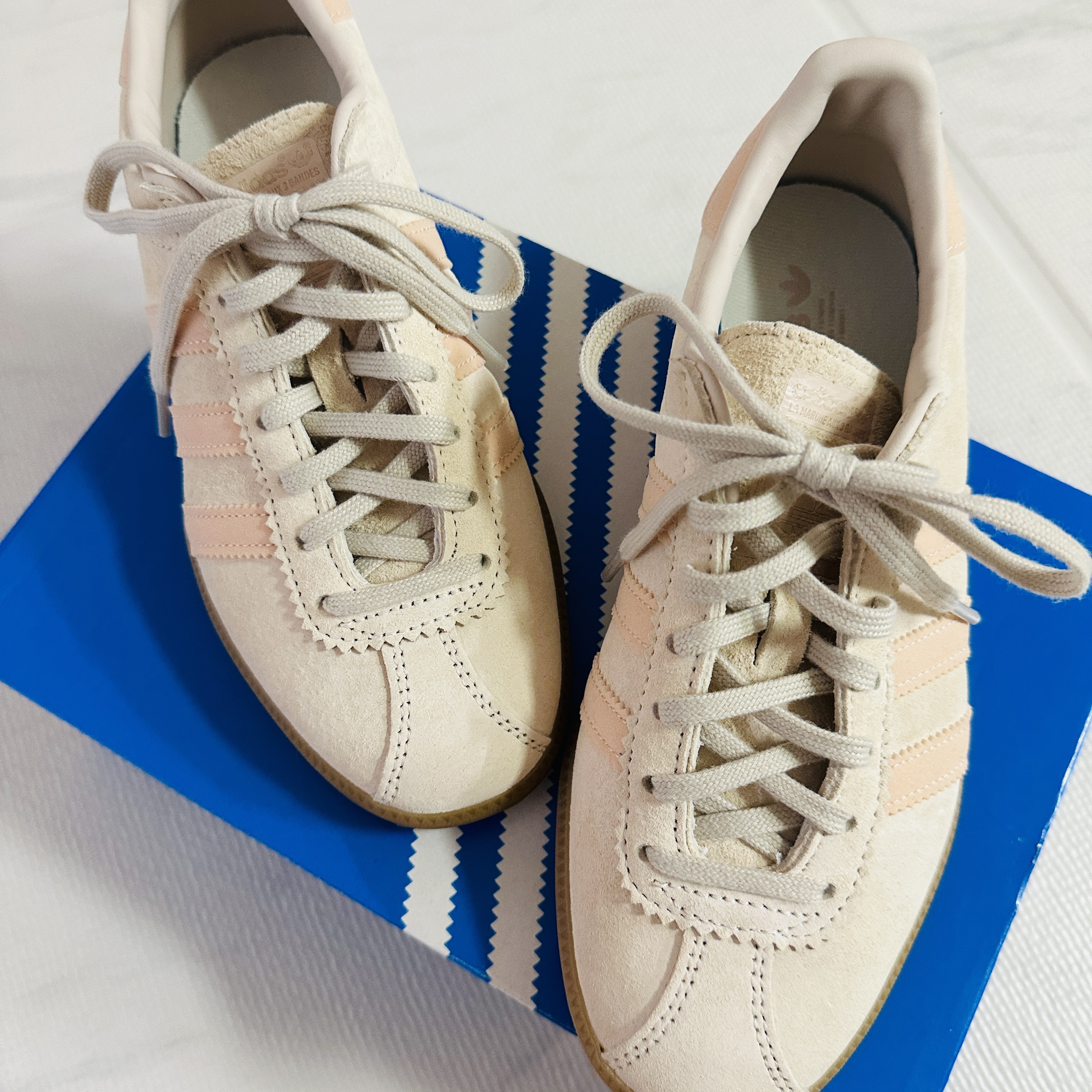 Adidas Bermuda Wonder White 착용 스타일