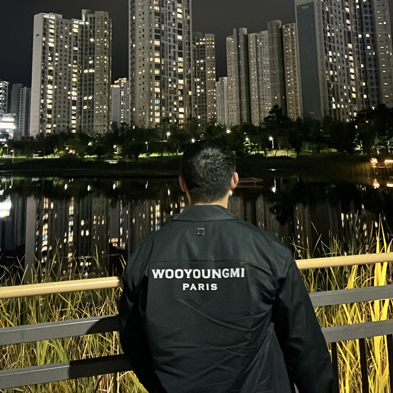 Wooyoungmi Cotton Back Logo Shirt Black 착용 스타일 - 2