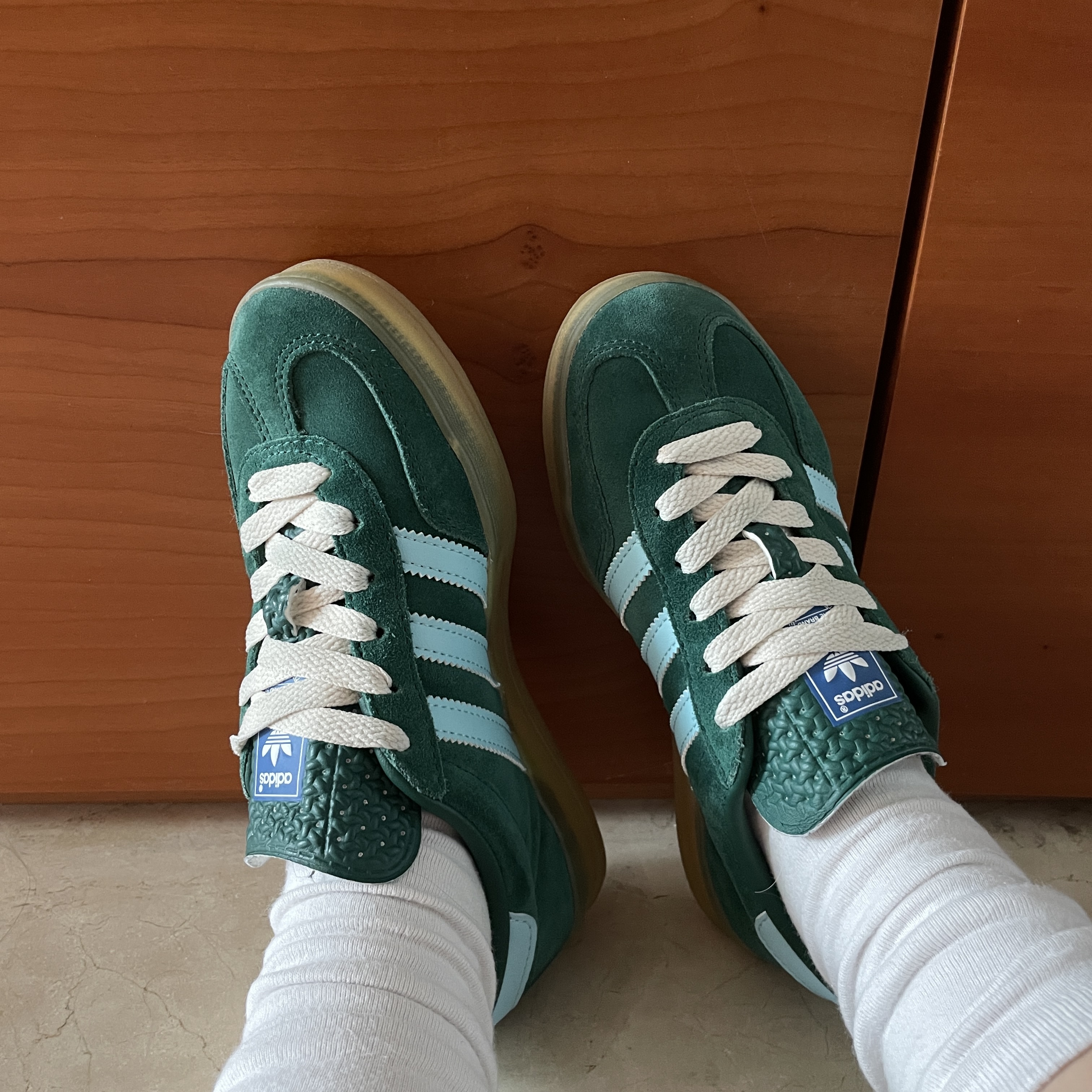 Adidas Gazelle Indoor Collegiate Green Hazy Sky 착용 스타일 - 2