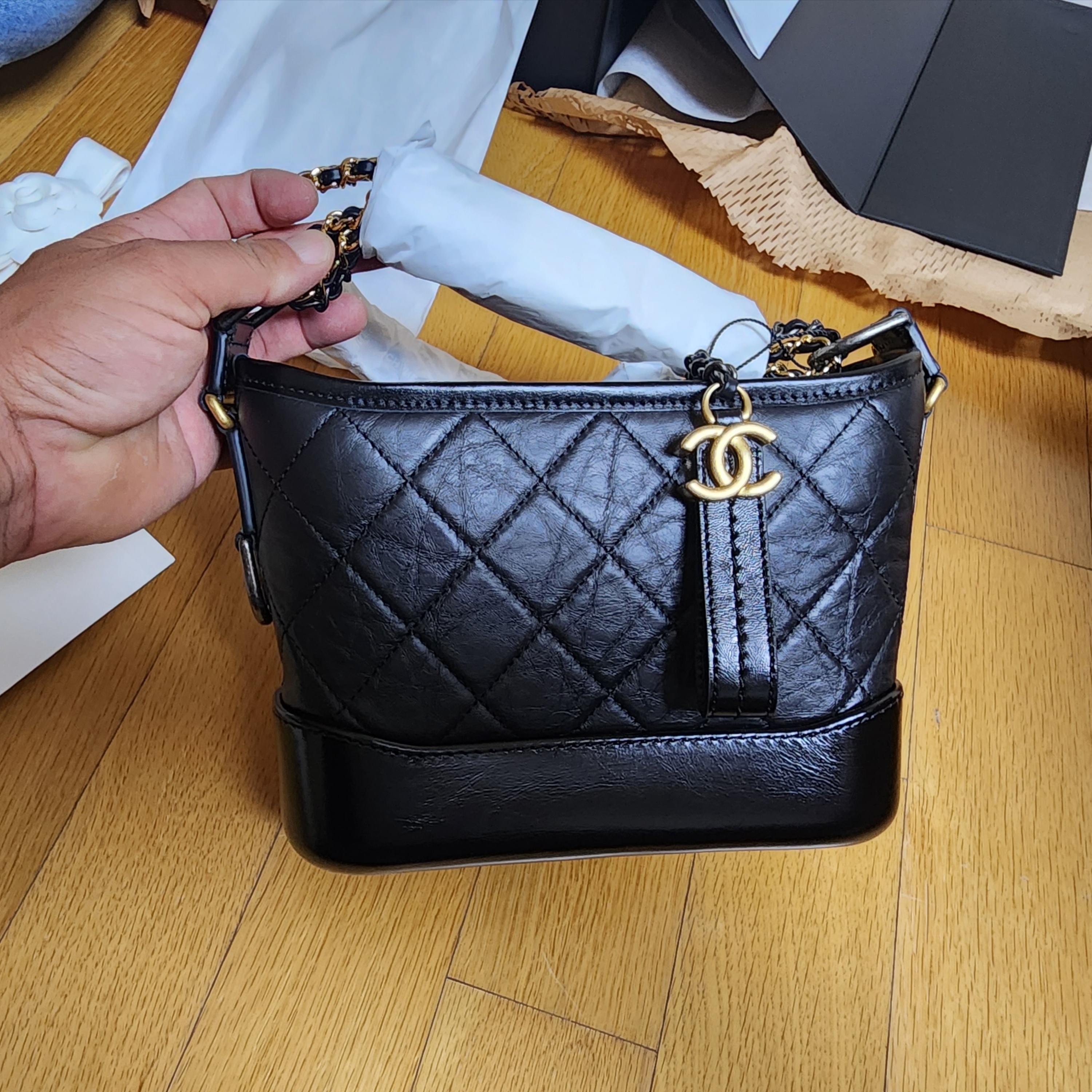 Chanel Gabrielle Small Hobo Bag Aged Calfskin & Gold Black 착용 스타일