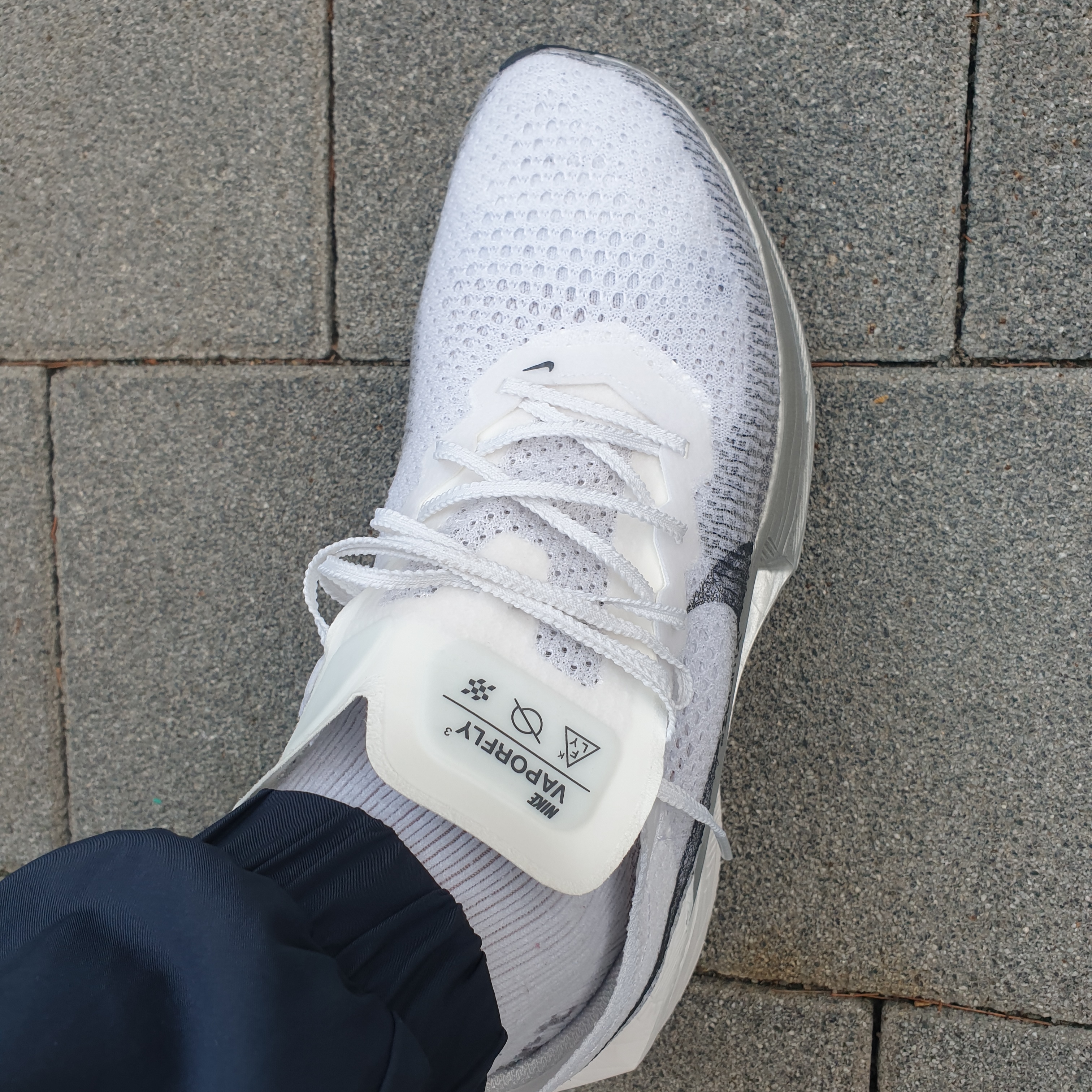 Nike ZoomX Vaporfly Next% 3 White Grey 착용 스타일 - 1