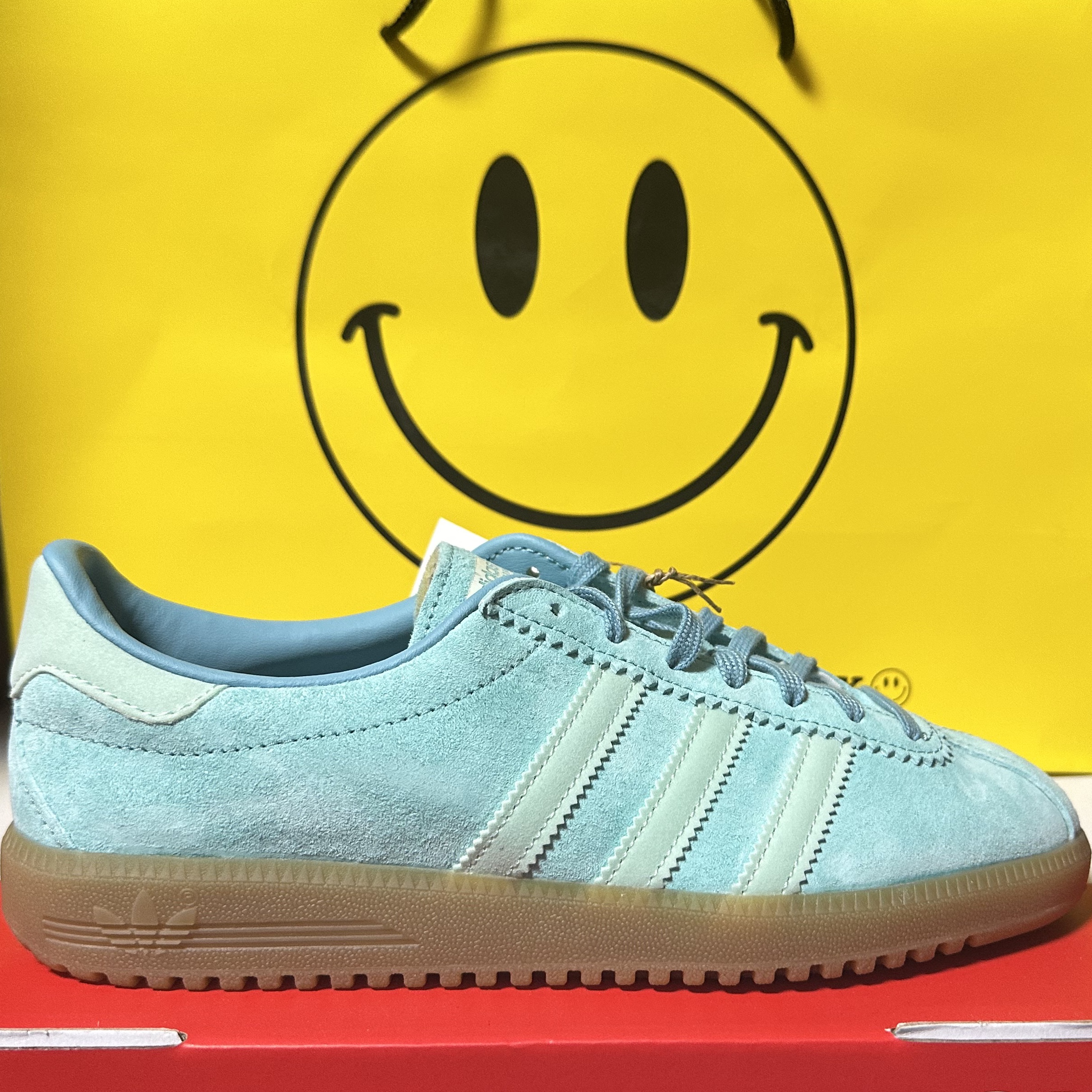 Adidas Bermuda Easy Mint 착용 스타일