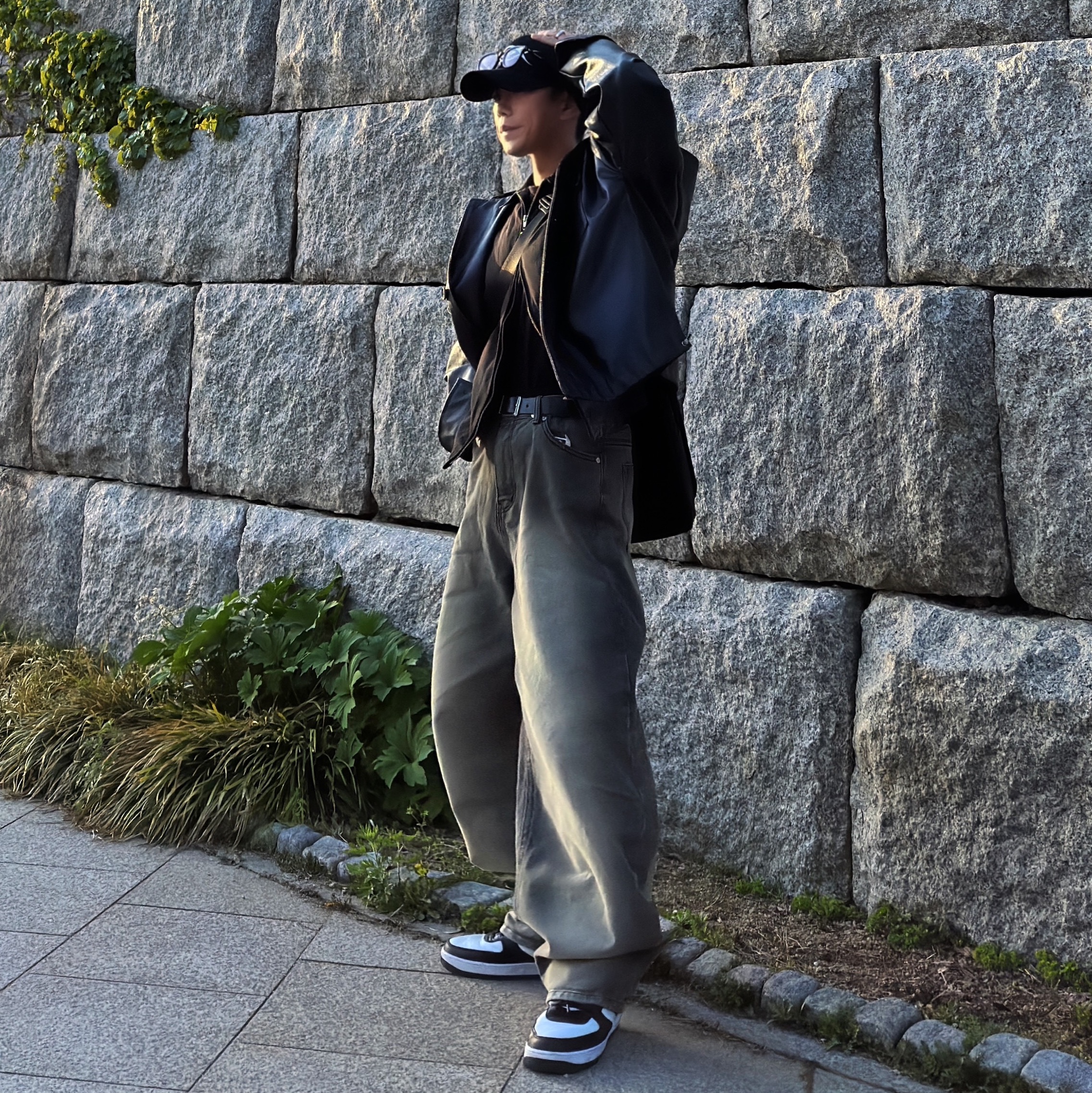 Nike x Stussy Air Force 1 '07 Mid SP Black and Light Bone 착용 스타일