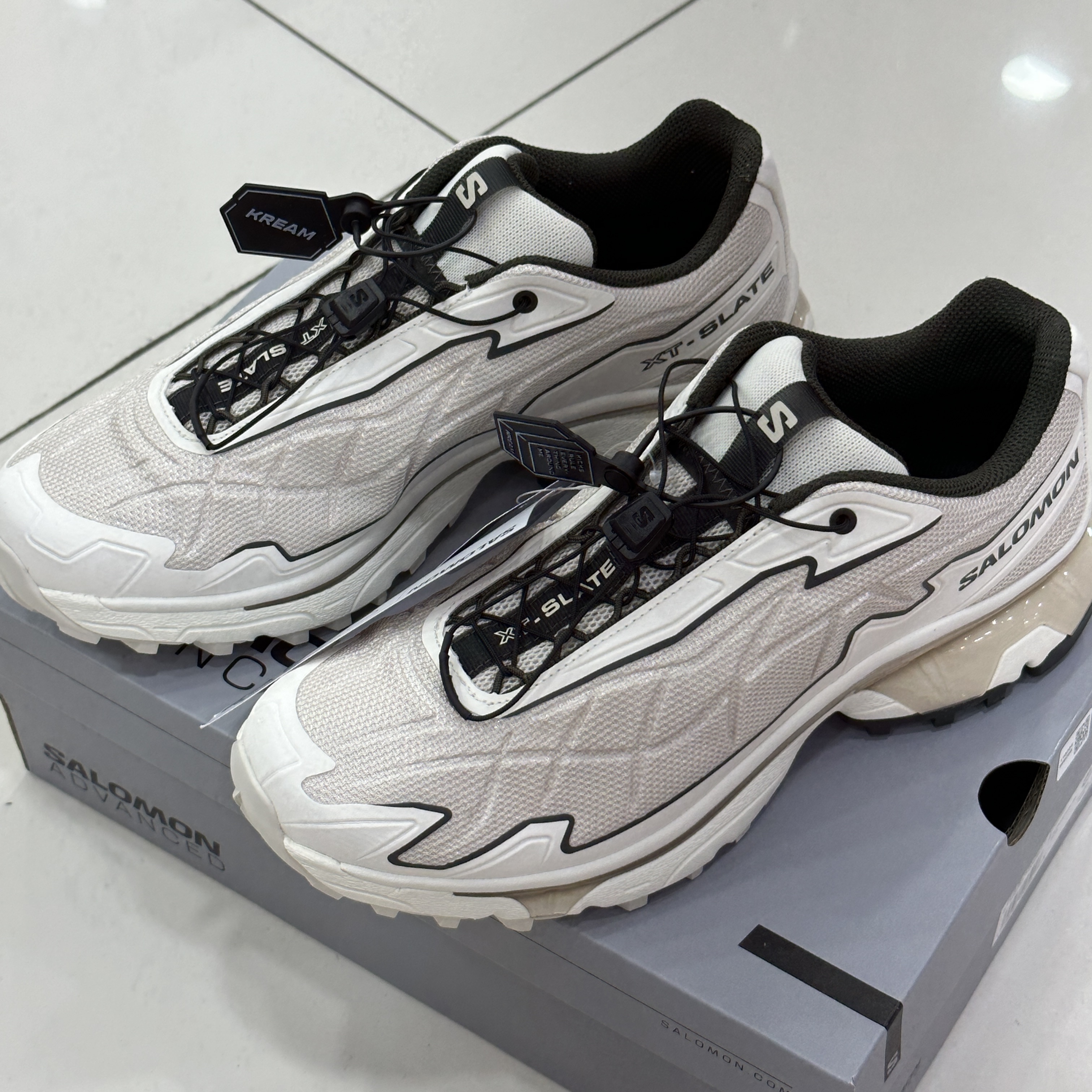 Salomon XT-Slate ADV Vanila Rainy Day 착용 스타일 - 2