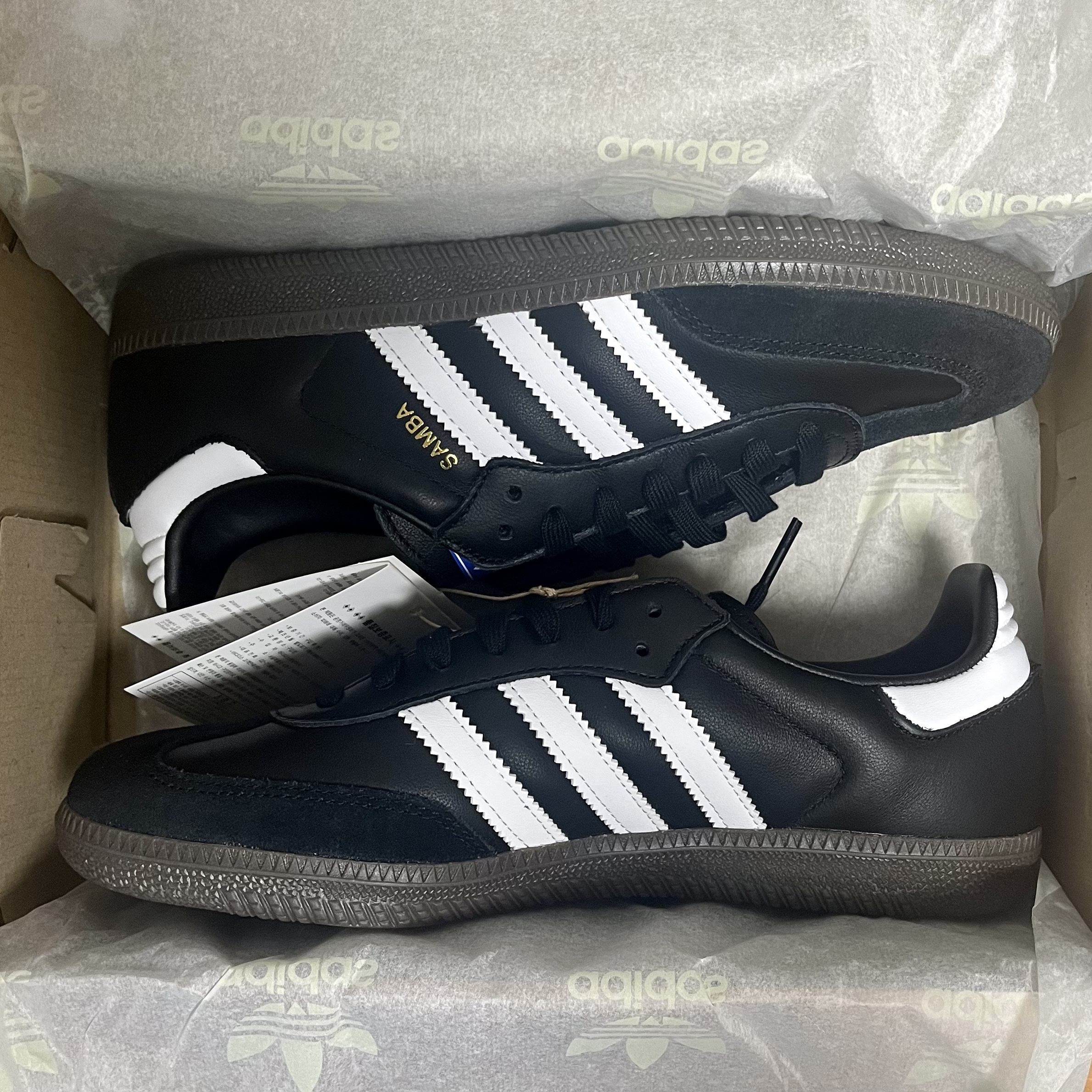 Adidas Samba OG Black White Gum 착용 스타일