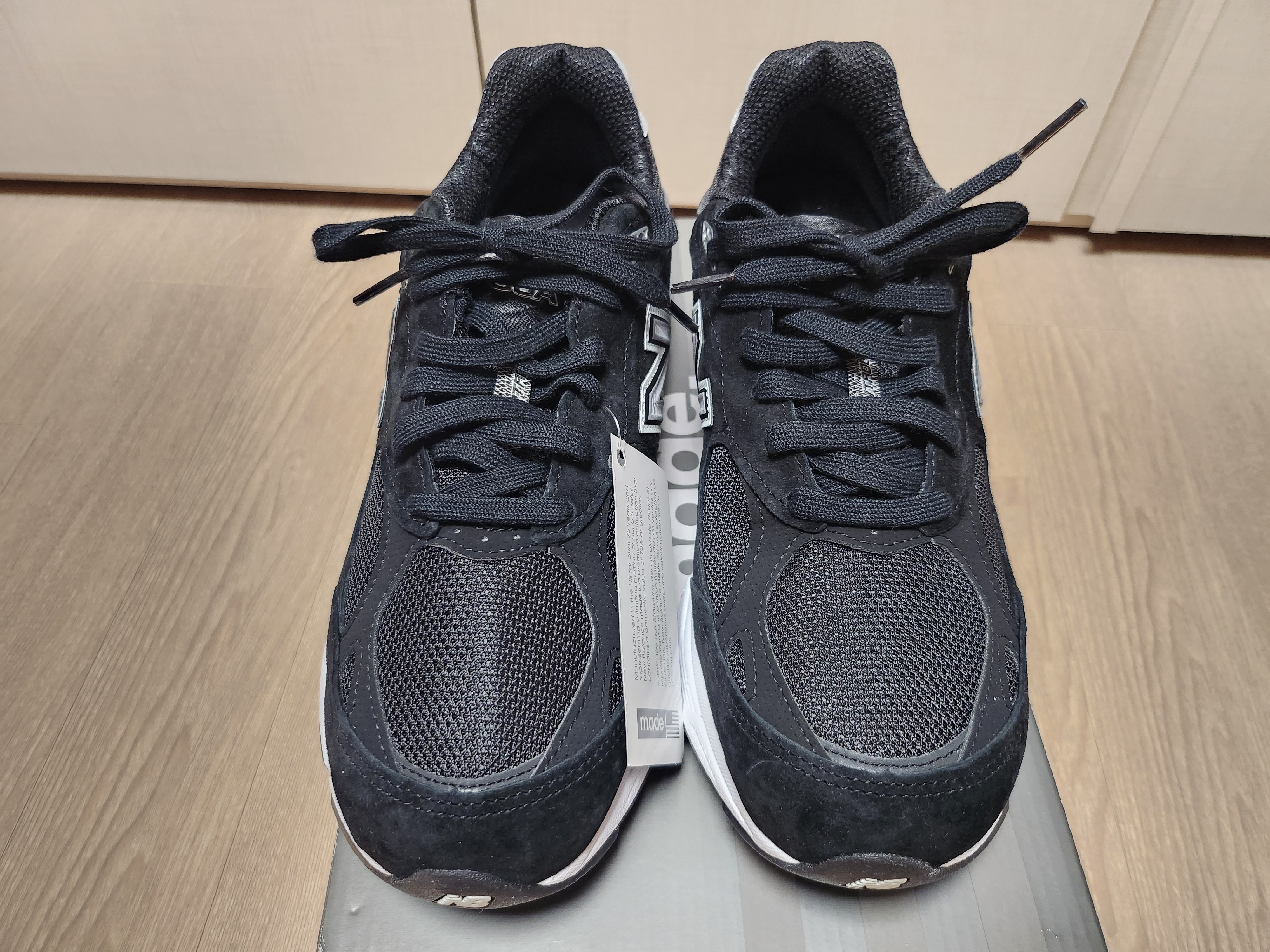 New Balance 990v3 Made in USA Black - D Standard, New Balance 990v3 Made in USA Navy - D Standard 착용 스타일 - 2
